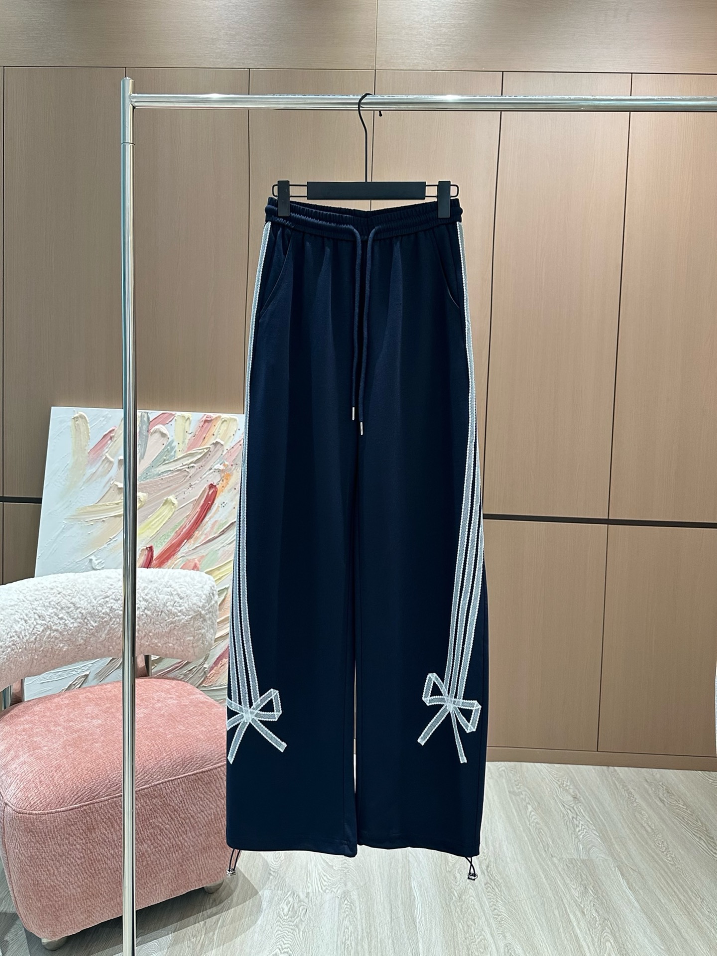 🛒𝐍𝐄𝐖 · 𝟐𝟎𝟐5/爆款现货

原单品质  小众*｜25新款蕾丝休闲裤
颜色百搭高级  尽显高级随意