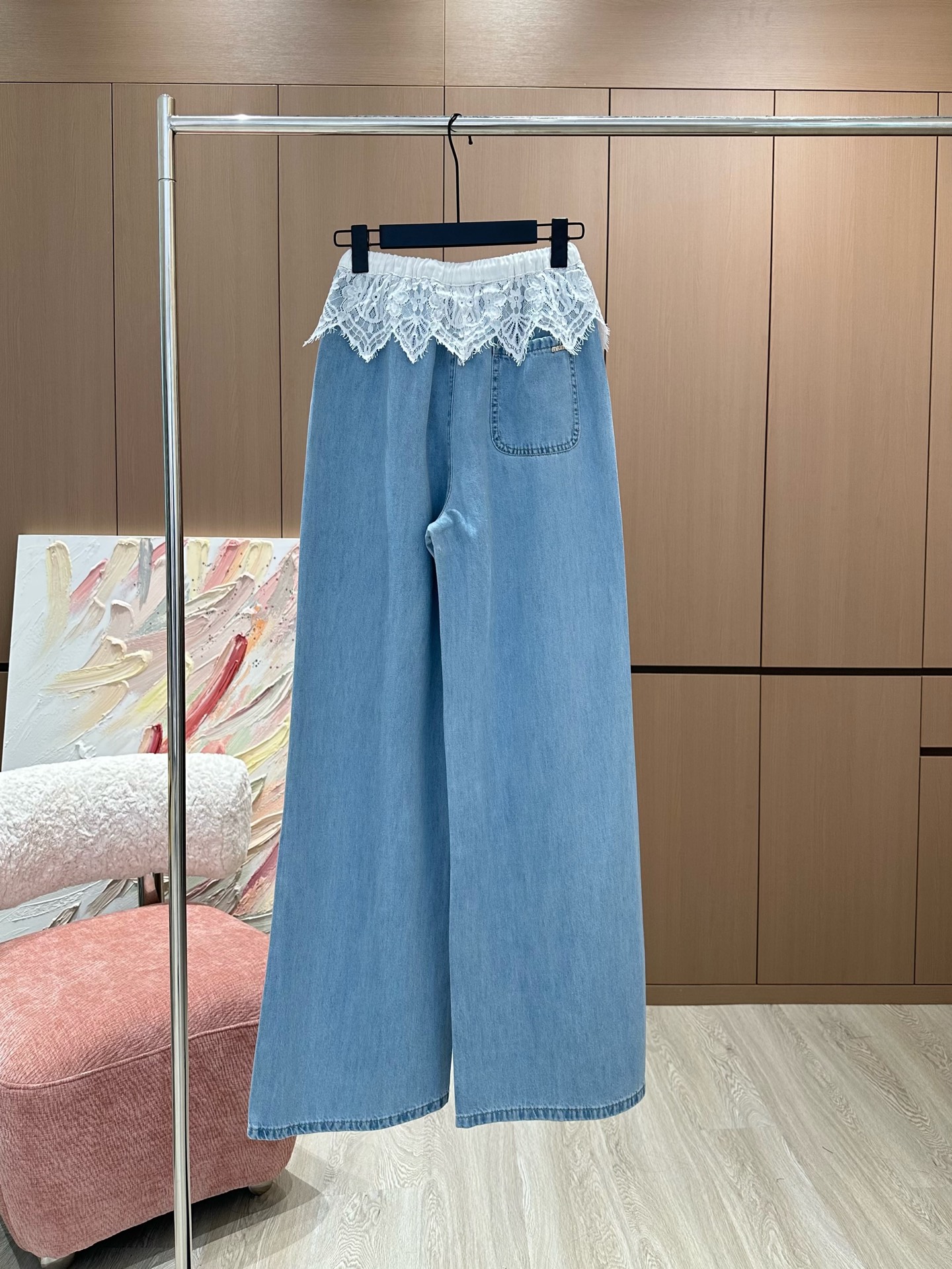 🛒𝐍𝐄𝐖 · 𝟐𝟎𝟐5/爆款现货

原单品质  设计师｜25新款抽绳蕾丝拼接天丝牛仔裤
订制高品质面料质