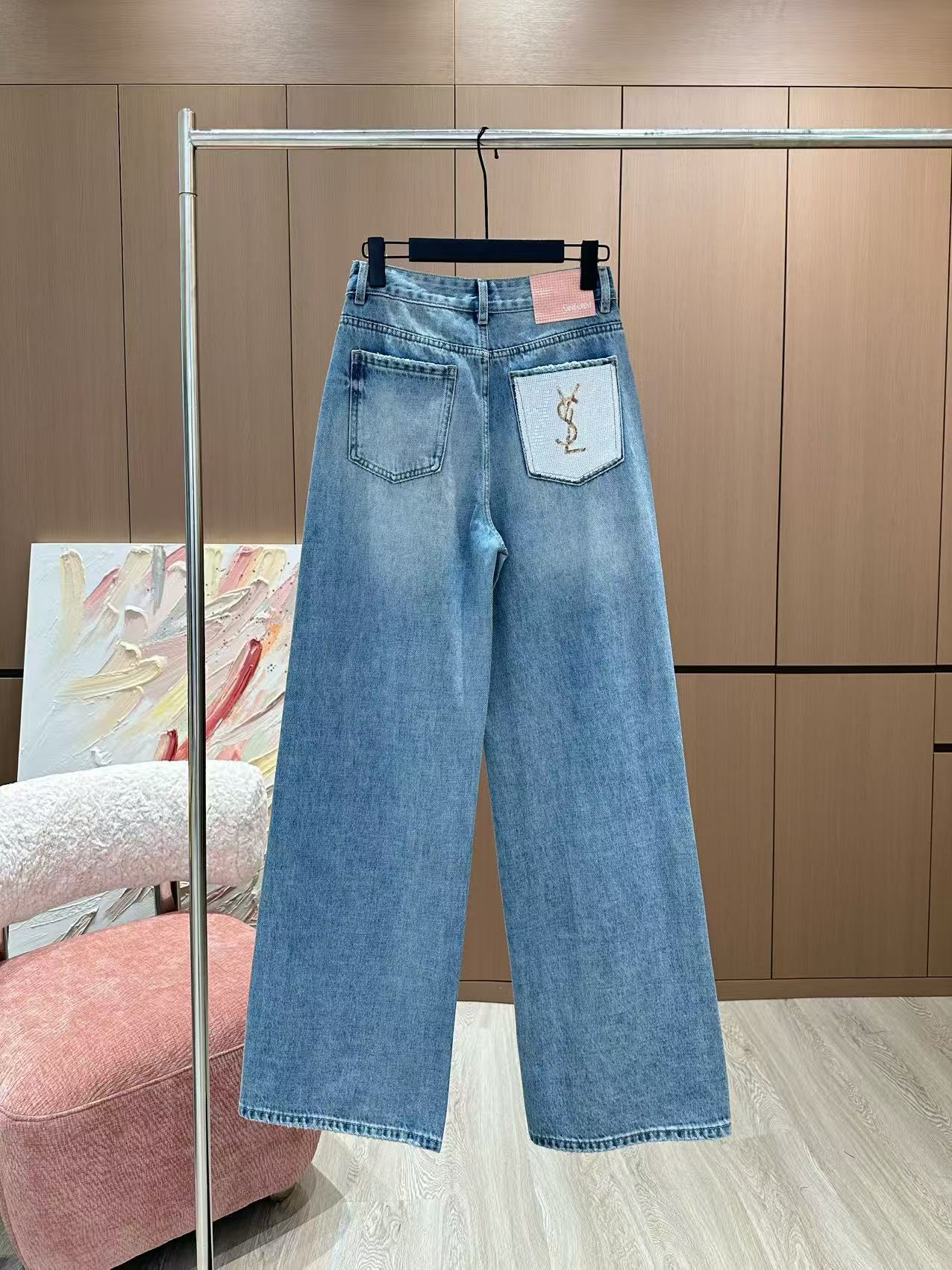 🛒𝐍𝐄𝐖 · 𝟐𝟎𝟐5/爆款现货

原单品质  YSL*｜重工珠片口袋牛仔裤
采用高端定制面料，牛仔穿起