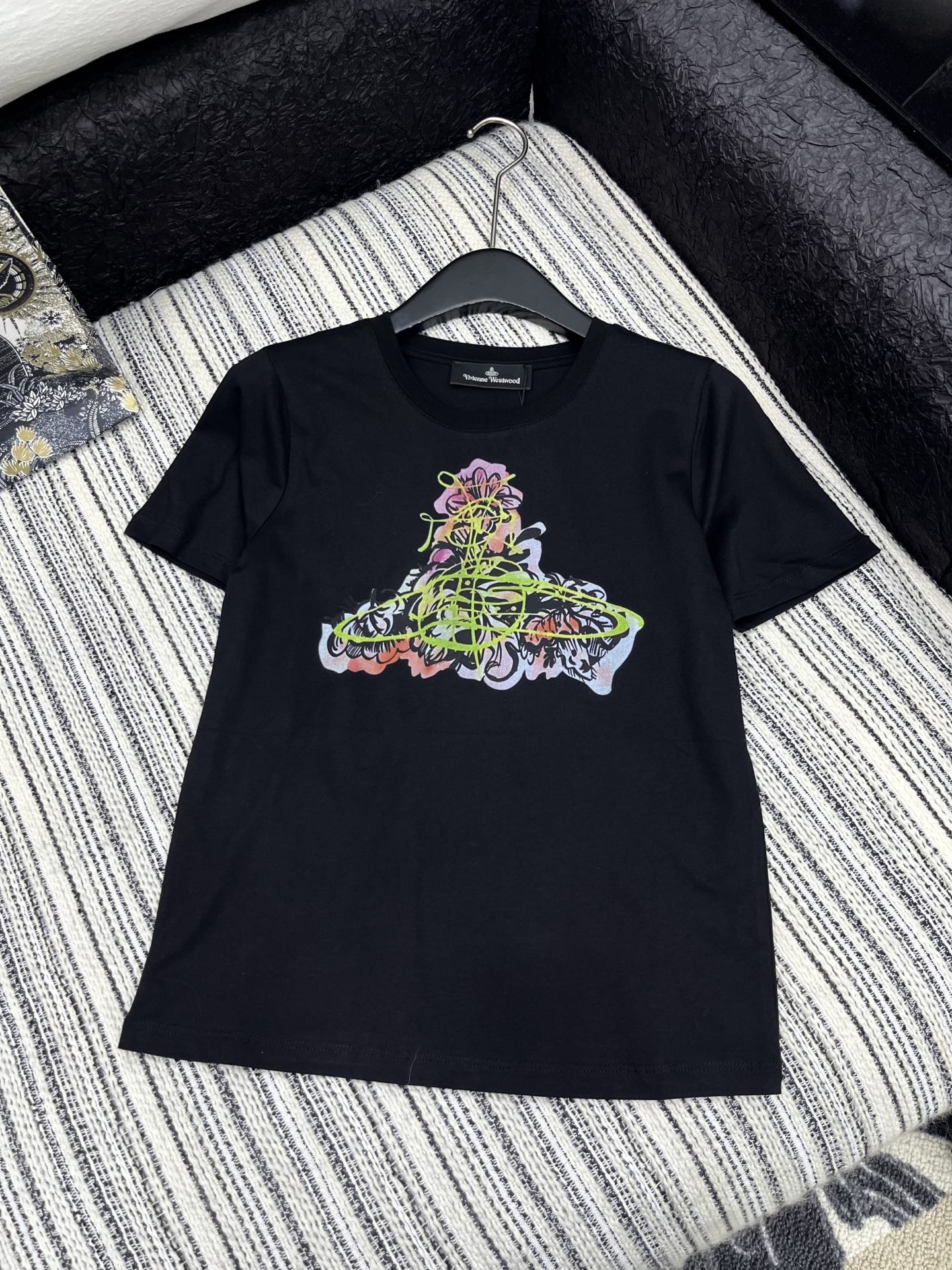 🛒𝐍𝐄𝐖 · 𝟐𝟎𝟐5/爆款现货

原单品质  西太后｜25新品印花T恤
这款 T 裙非常的小清新，撞色