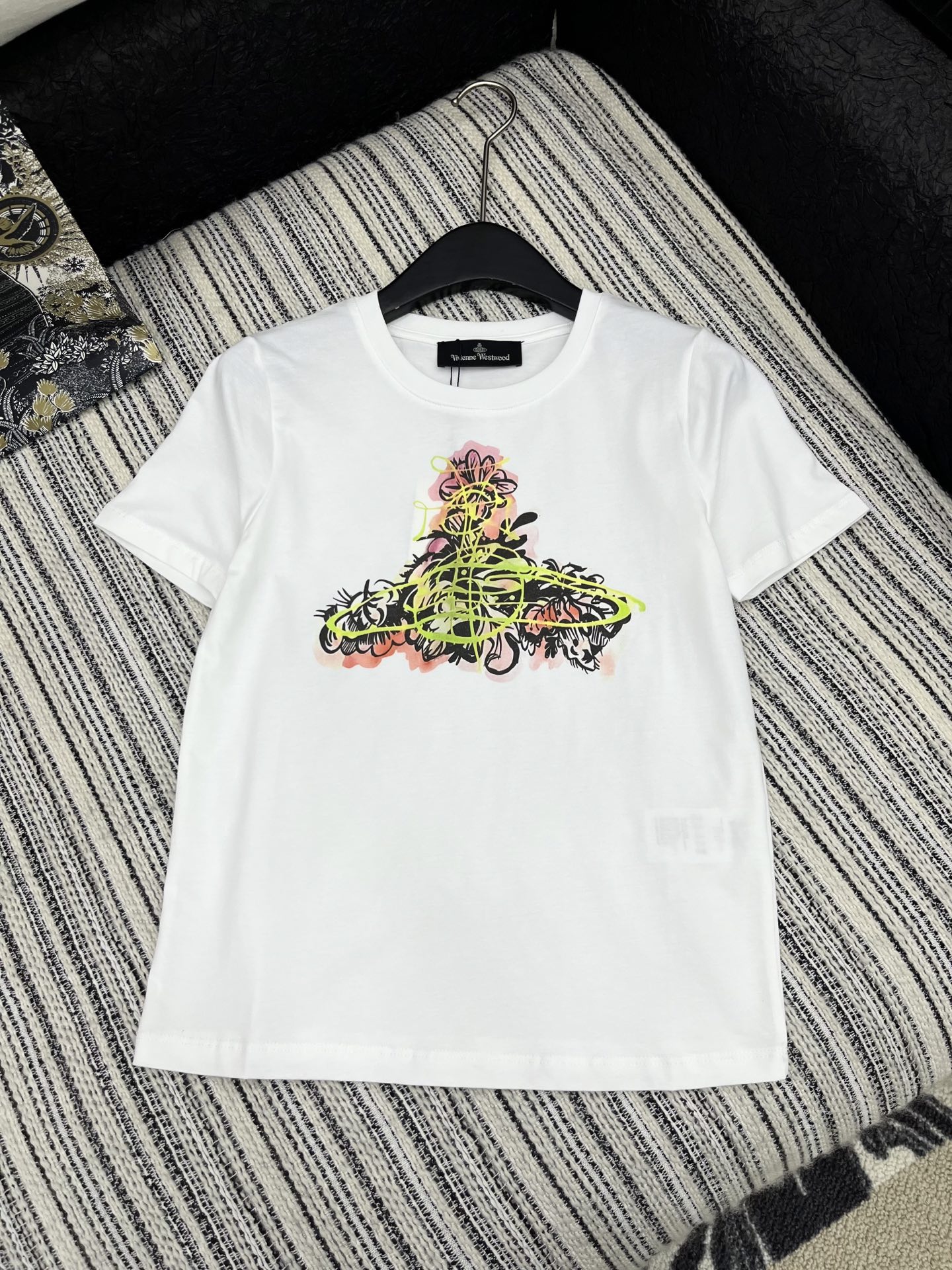 🛒𝐍𝐄𝐖 · 𝟐𝟎𝟐5/爆款现货

原单品质  西太后｜25新品印花T恤
这款 T 裙非常的小清新，撞色