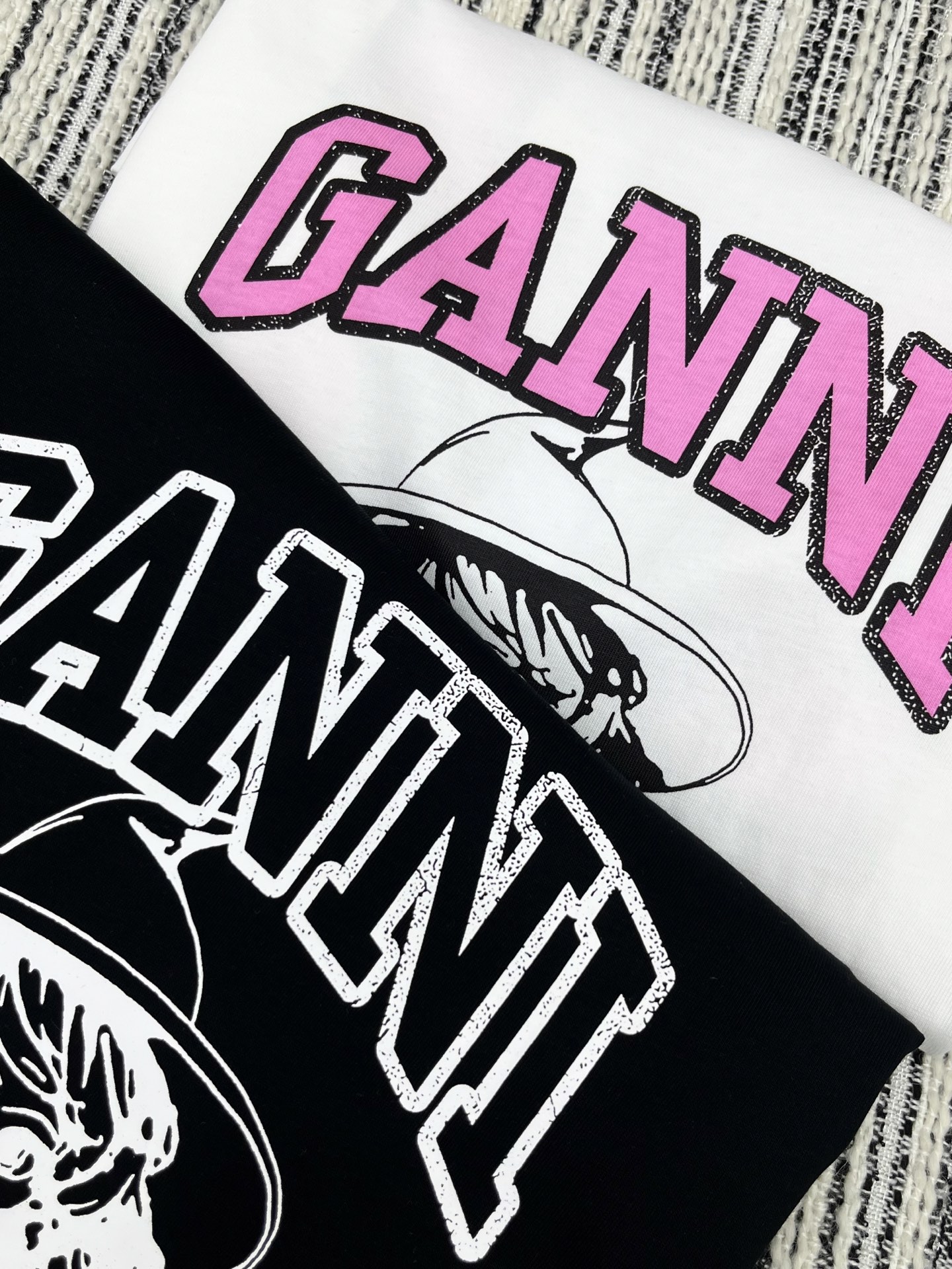🛒𝐍𝐄𝐖 · 𝟐𝟎𝟐5/爆款现货

原单品质  Gann*｜2025新品圆领𝑇𝑒𝑒
定制YB原生全棉材质