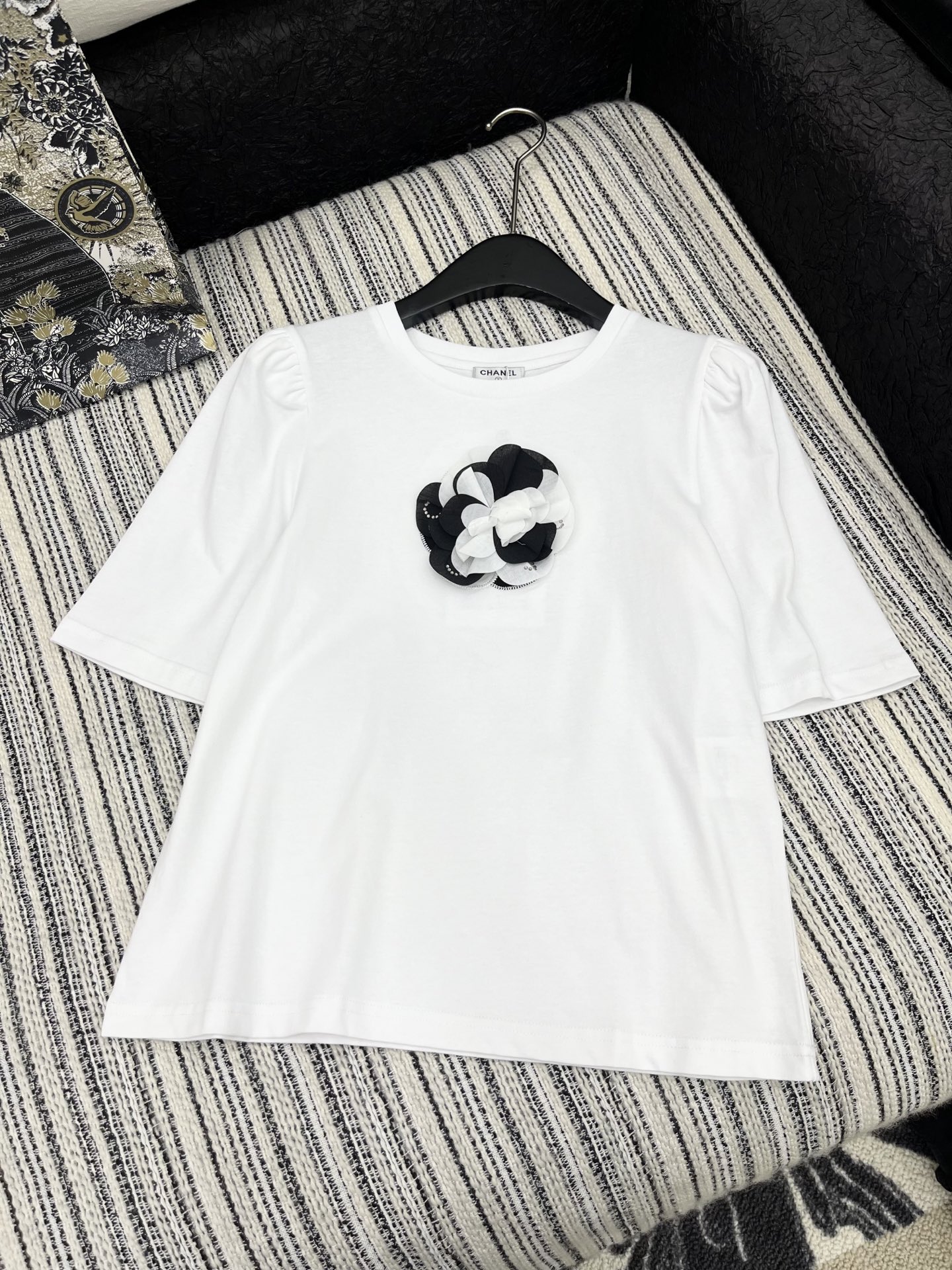 🛒𝐍𝐄𝐖 · 𝟐𝟎𝟐5/爆款现货

原单品质 Chane*｜2025新品重工可拆卸山茶花𝑇𝑒𝑒
定制YB