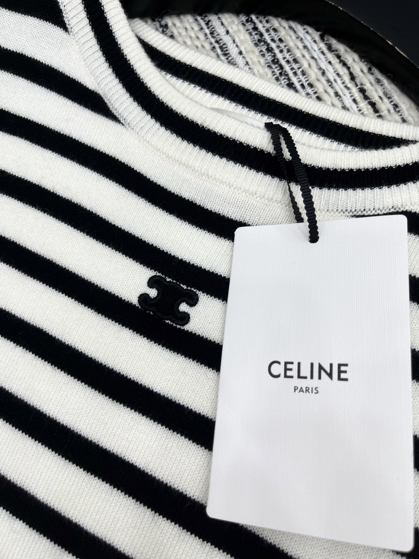 🛒𝐍𝐄𝐖 · 𝟐𝟎𝟐5/爆款现货

原单品质  Celi *｜25新品无袖针织裙
颜色正  精致常规版型