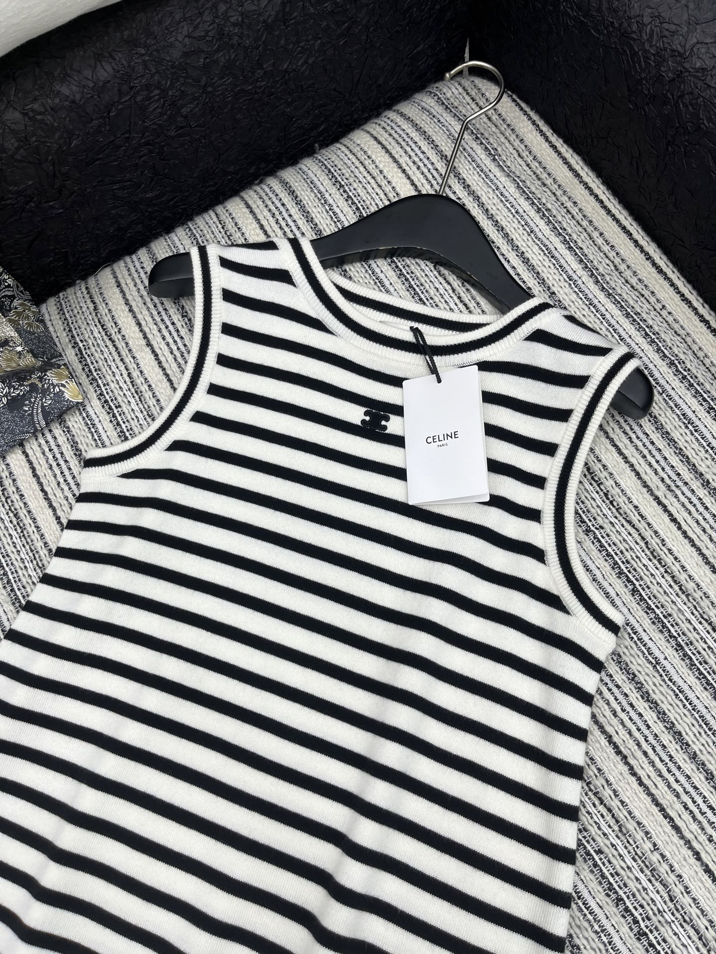 🛒𝐍𝐄𝐖 · 𝟐𝟎𝟐5/爆款现货

原单品质  Celi *｜25新品无袖针织裙
颜色正  精致常规版型