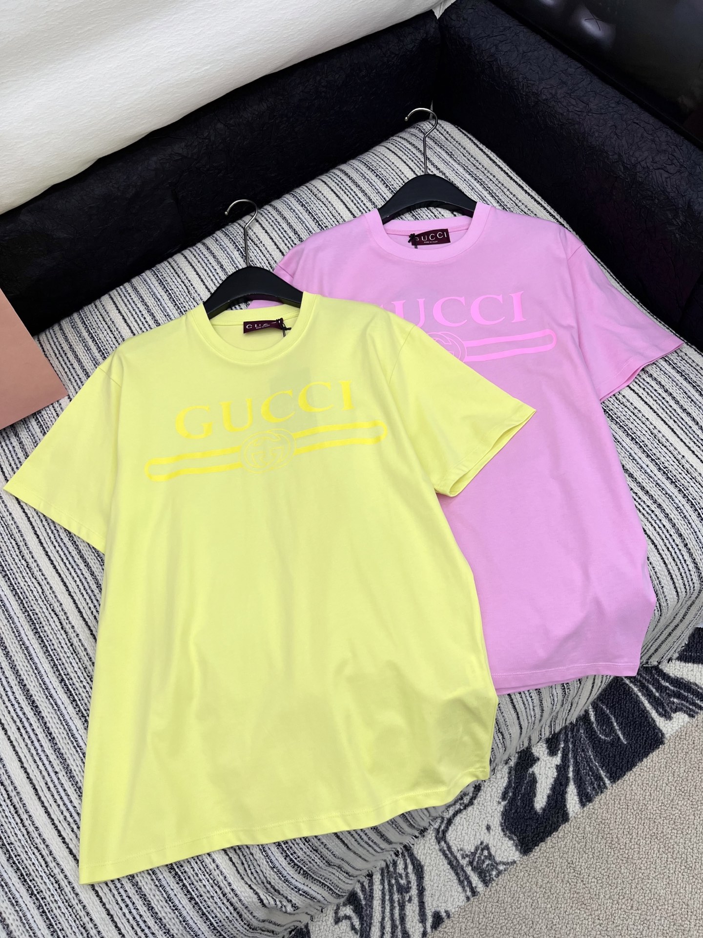 🛒𝐍𝐄𝐖 · 𝟐𝟎𝟐5/爆款现货

原单品质 Gucc*｜25限定系列新品印花短袖T恤
精致常规版型上身