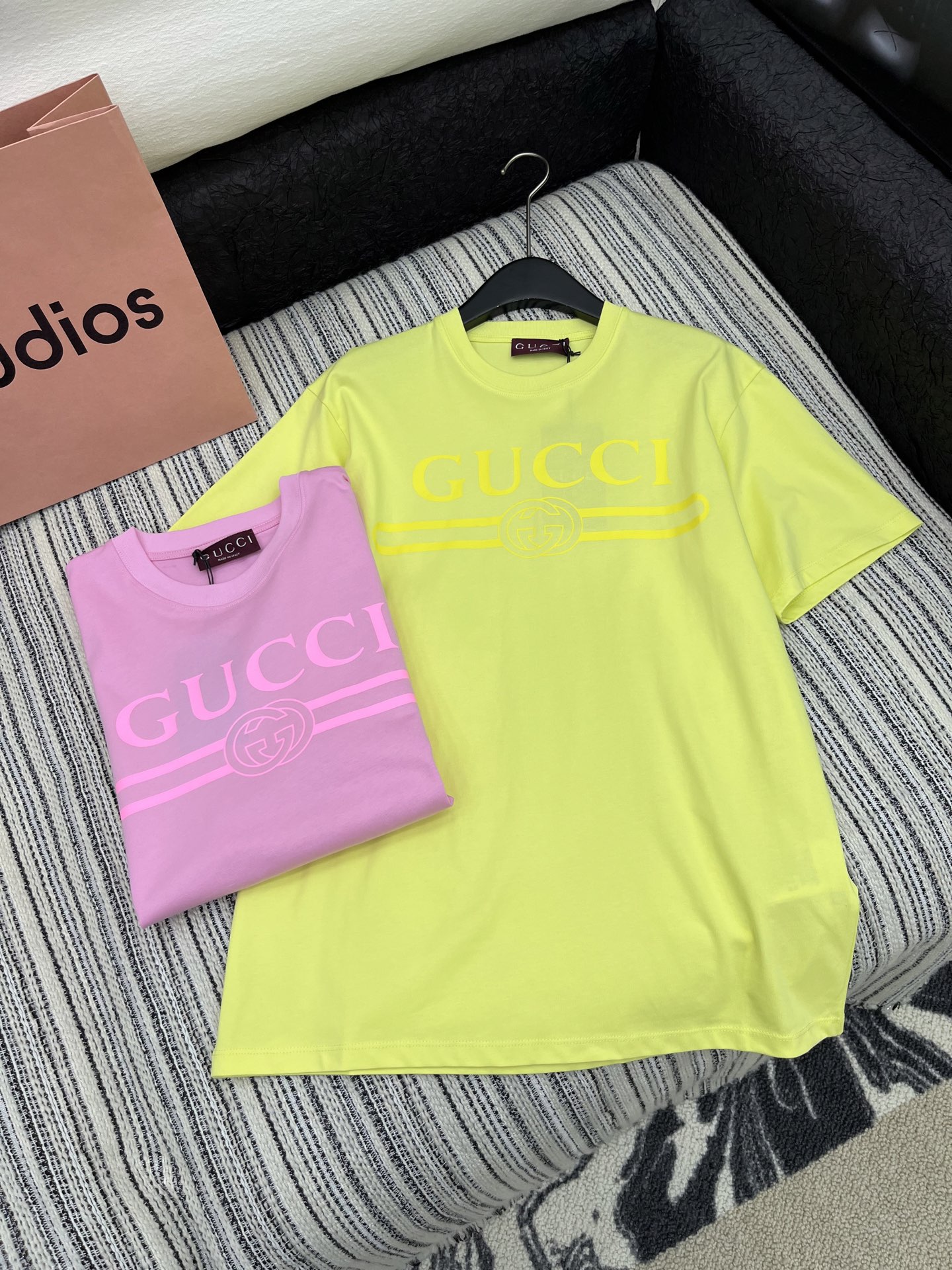 🛒𝐍𝐄𝐖 · 𝟐𝟎𝟐5/爆款现货

原单品质 Gucc*｜25限定系列新品印花短袖T恤
精致常规版型上身