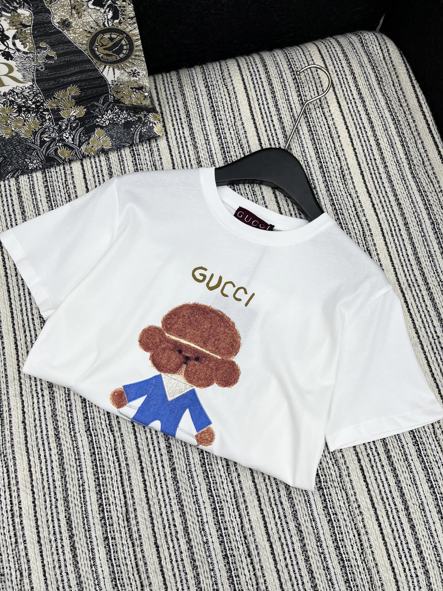 🛒𝐍𝐄𝐖 · 𝟐𝟎𝟐5/爆款现货

原单品质 Gucc*｜25限定系列新品卡通印花短袖T恤
精致常规版型