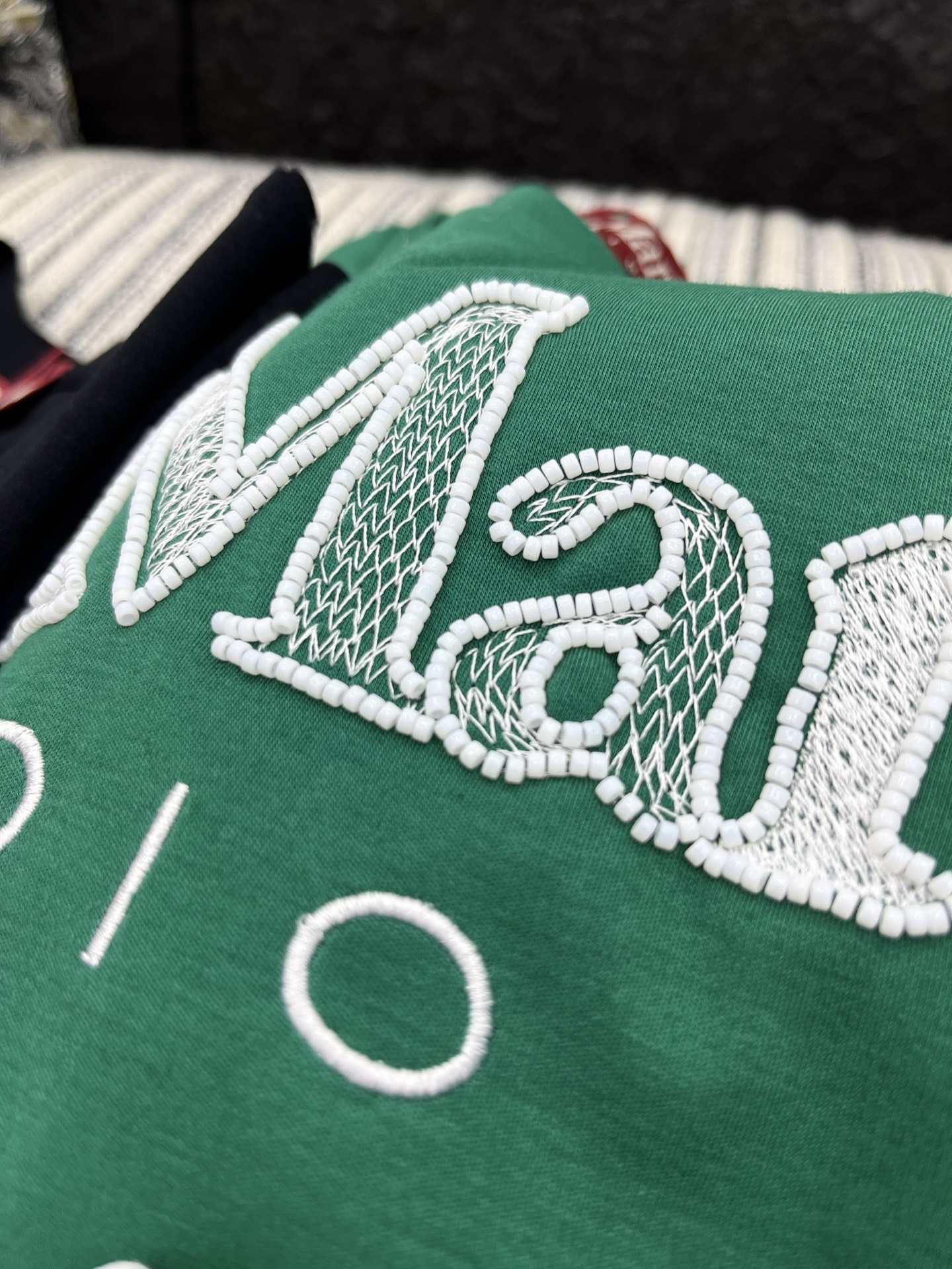 🛒𝐍𝐄𝐖 · 𝟐𝟎𝟐5/爆款现货

原单品质 Max Mar*｜2025新品立体刺绣订珠𝑇𝑒𝑒
饰以高品