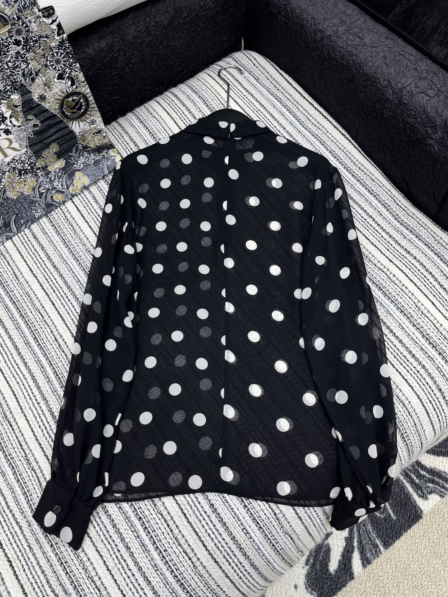 🛒𝐍𝐄𝐖 · 𝟐𝟎𝟐5/爆款现货

原单品质  Celin*｜2025新品波点真丝衬衣
定制YB材质 品