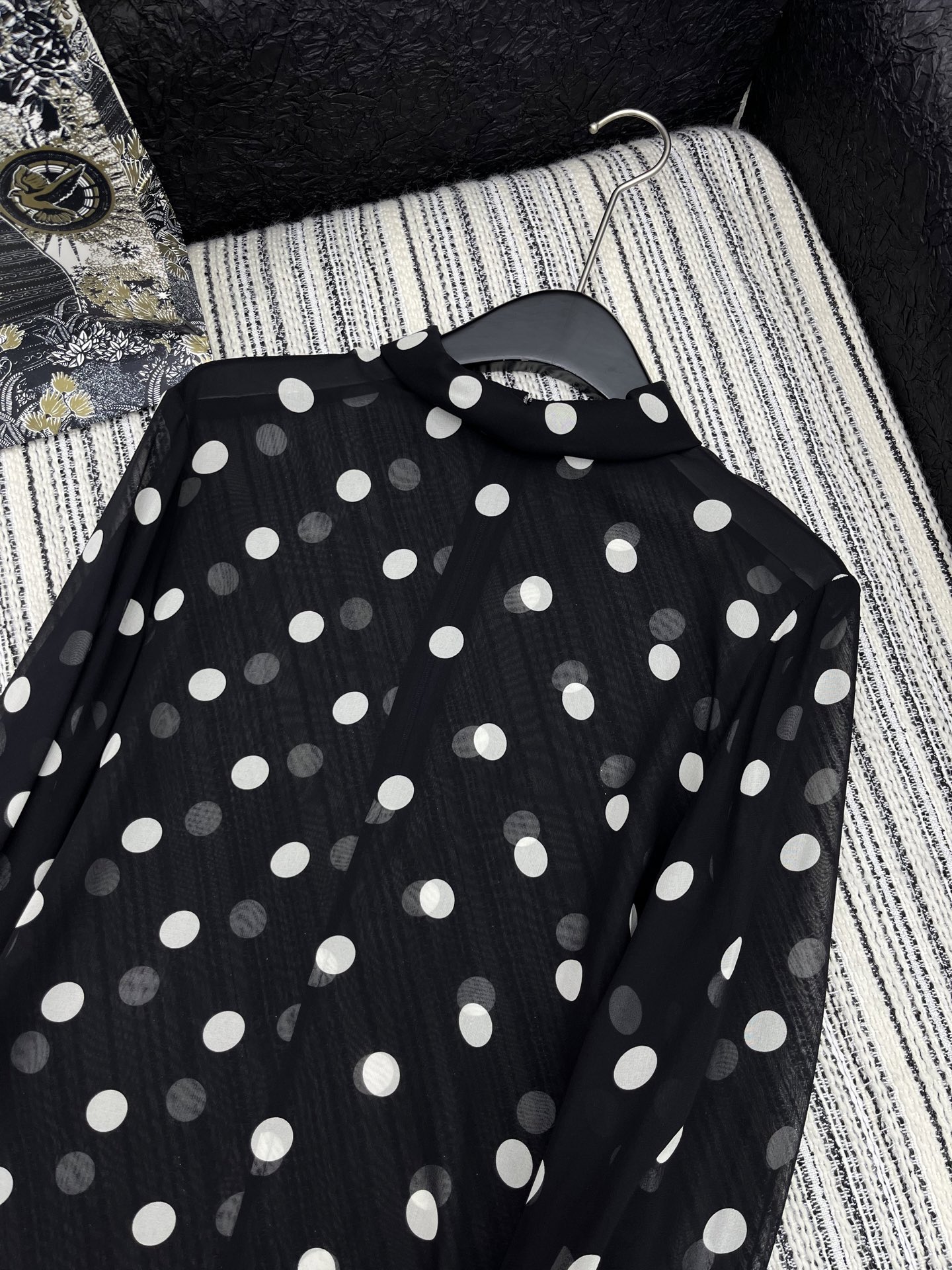 🛒𝐍𝐄𝐖 · 𝟐𝟎𝟐5/爆款现货

原单品质  Celin*｜2025新品波点真丝衬衣
定制YB材质 品