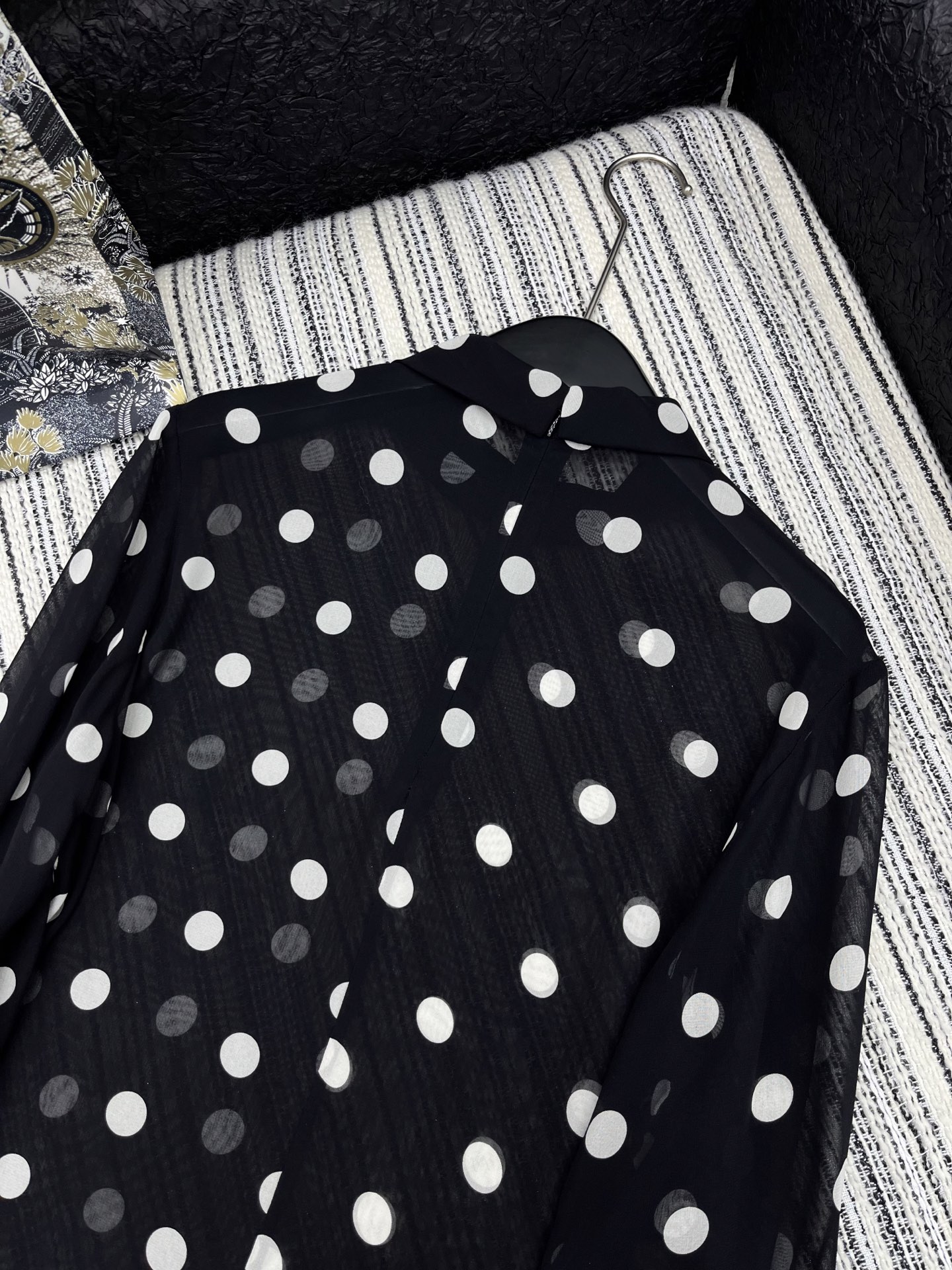 🛒𝐍𝐄𝐖 · 𝟐𝟎𝟐5/爆款现货

原单品质  Celin*｜2025新品波点真丝衬衣
定制YB材质 品