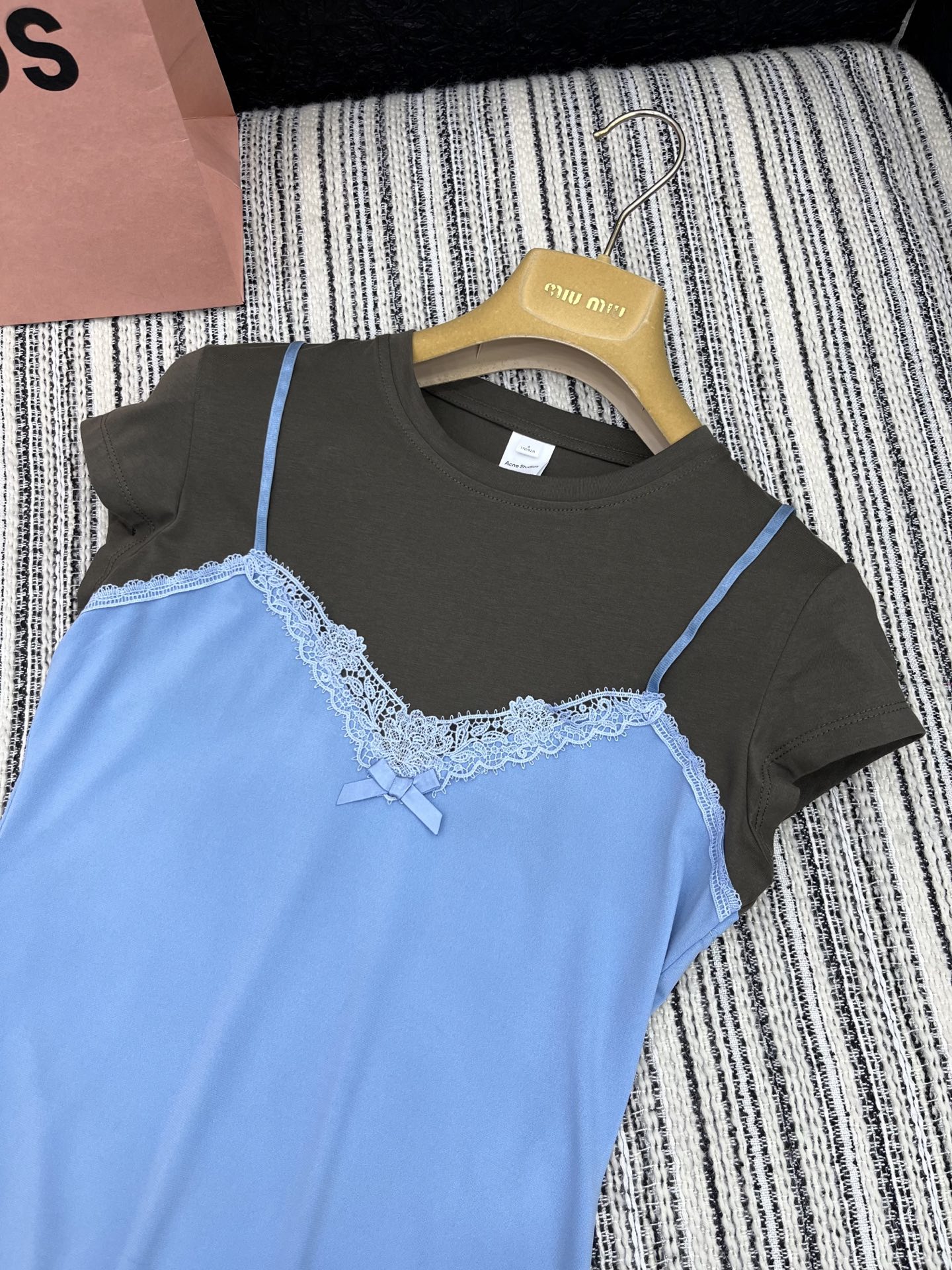🛒𝐍𝐄𝐖 · 𝟐𝟎𝟐5/爆款现货

【原版定制】Acn*｜25春夏新款拼接假两件短袖T恤
推陈出新 采用