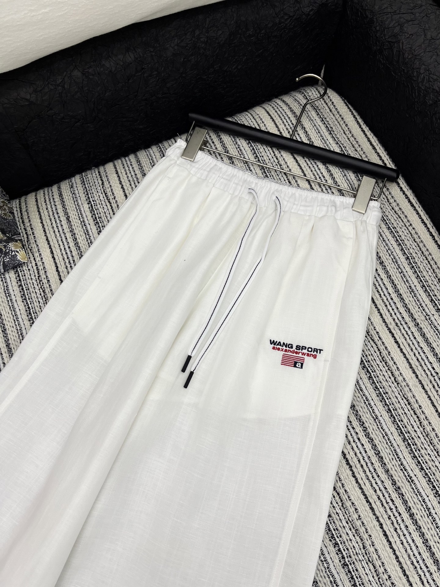 🛒𝐍𝐄𝐖 · 𝟐𝟎𝟐5/爆款现货

原单品质  小众*｜25新款撞色棉麻休闲裤
订制高品质面料质感超赞！