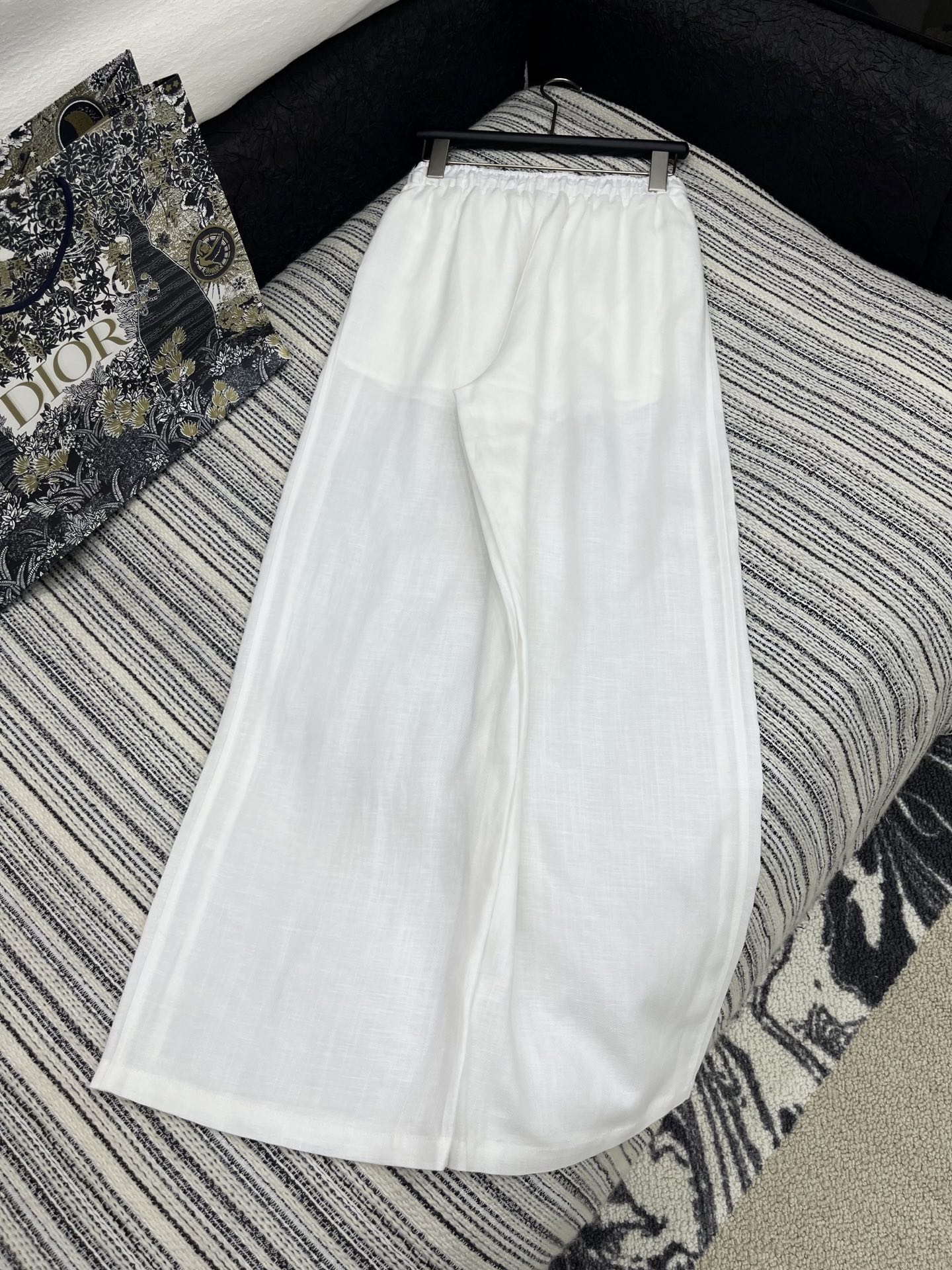 🛒𝐍𝐄𝐖 · 𝟐𝟎𝟐5/爆款现货

原单品质  小众*｜25新款撞色棉麻休闲裤
订制高品质面料质感超赞！