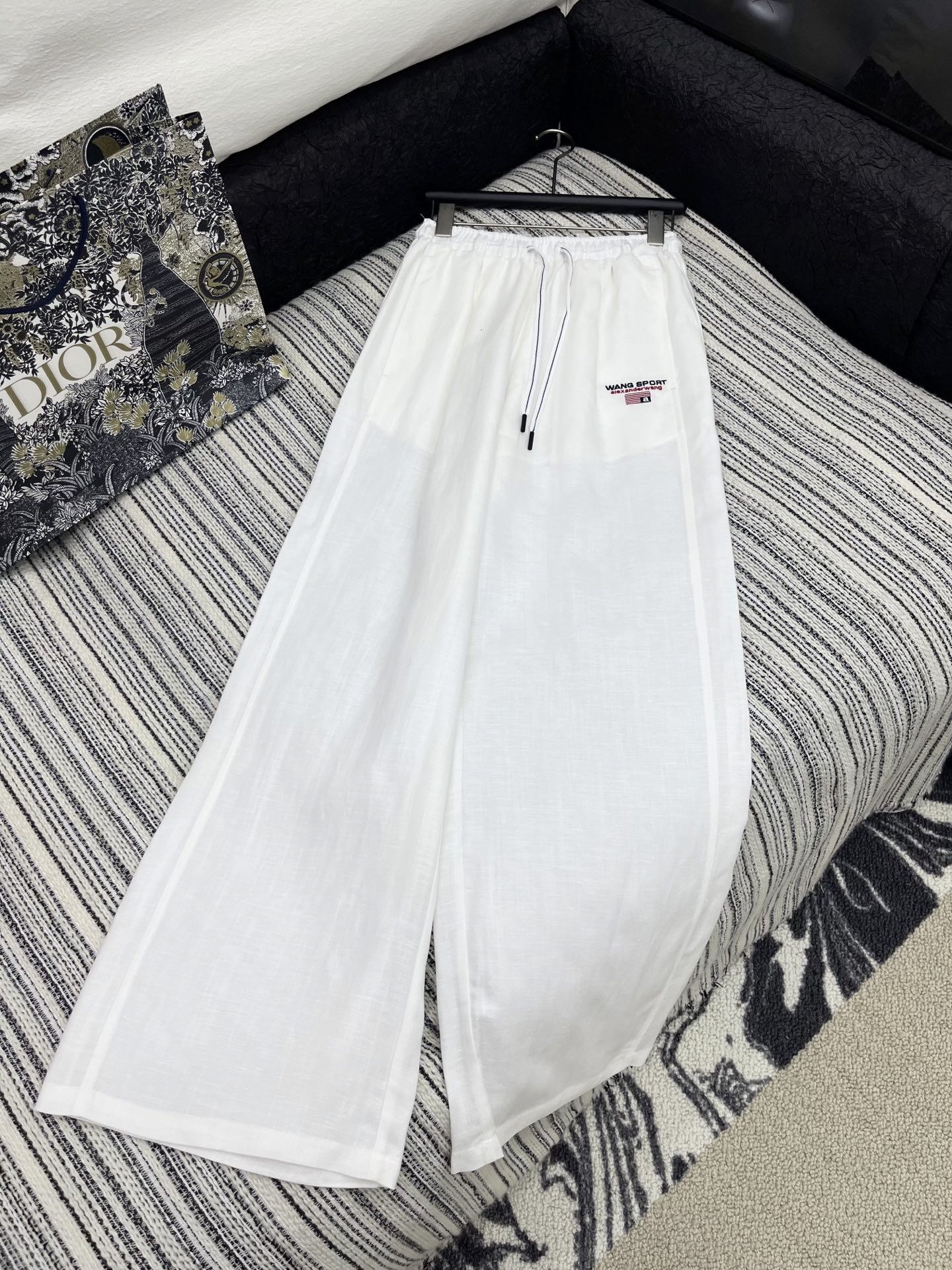 🛒𝐍𝐄𝐖 · 𝟐𝟎𝟐5/爆款现货

原单品质  小众*｜25新款撞色棉麻休闲裤
订制高品质面料质感超赞！