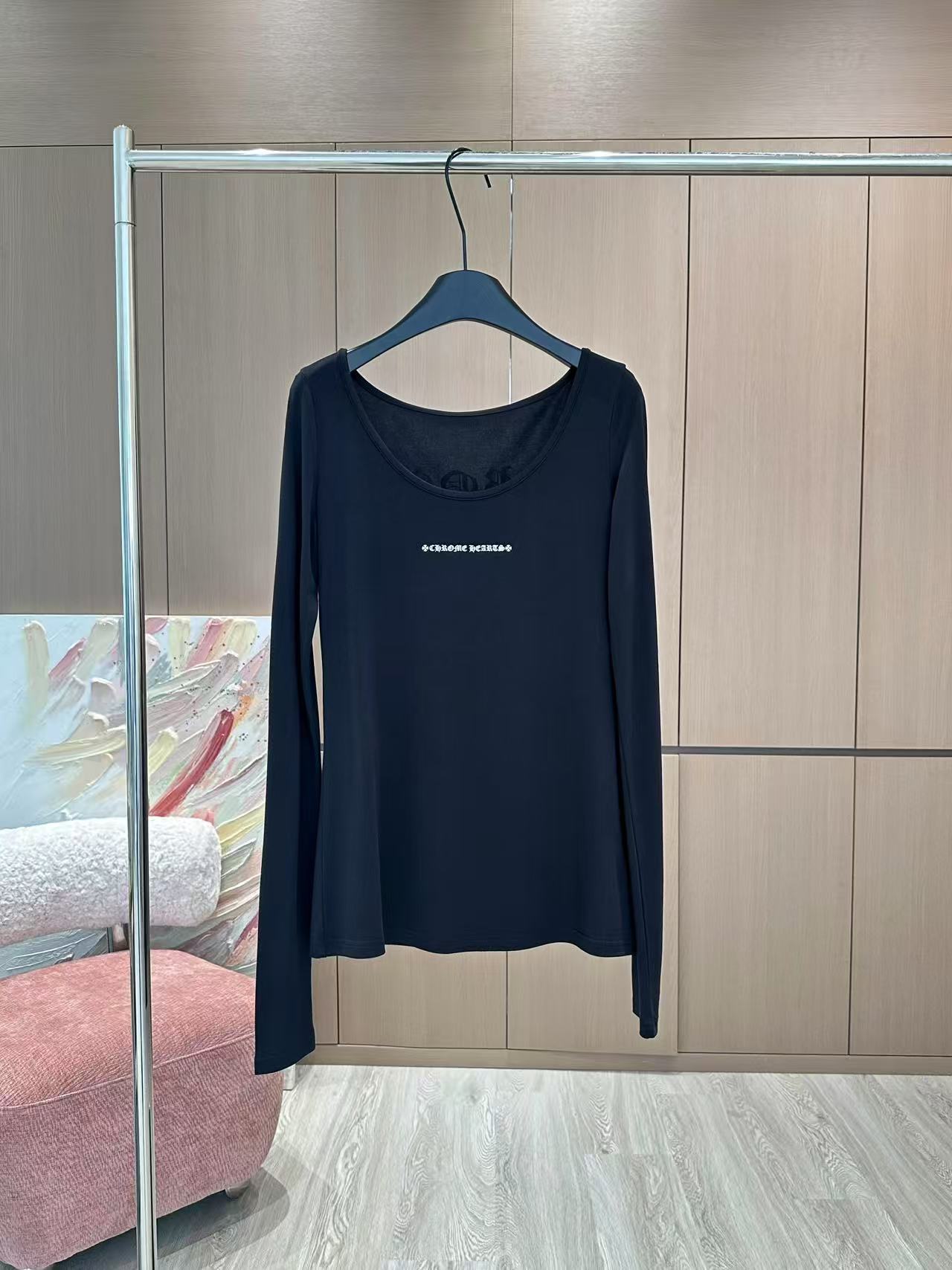 🛒𝐍𝐄𝐖 · 𝟐𝟎𝟐5/爆款现货

原单品质 ｜MM6*精致印花长袖T恤
高级印花 亲肤有质感
撞色色系