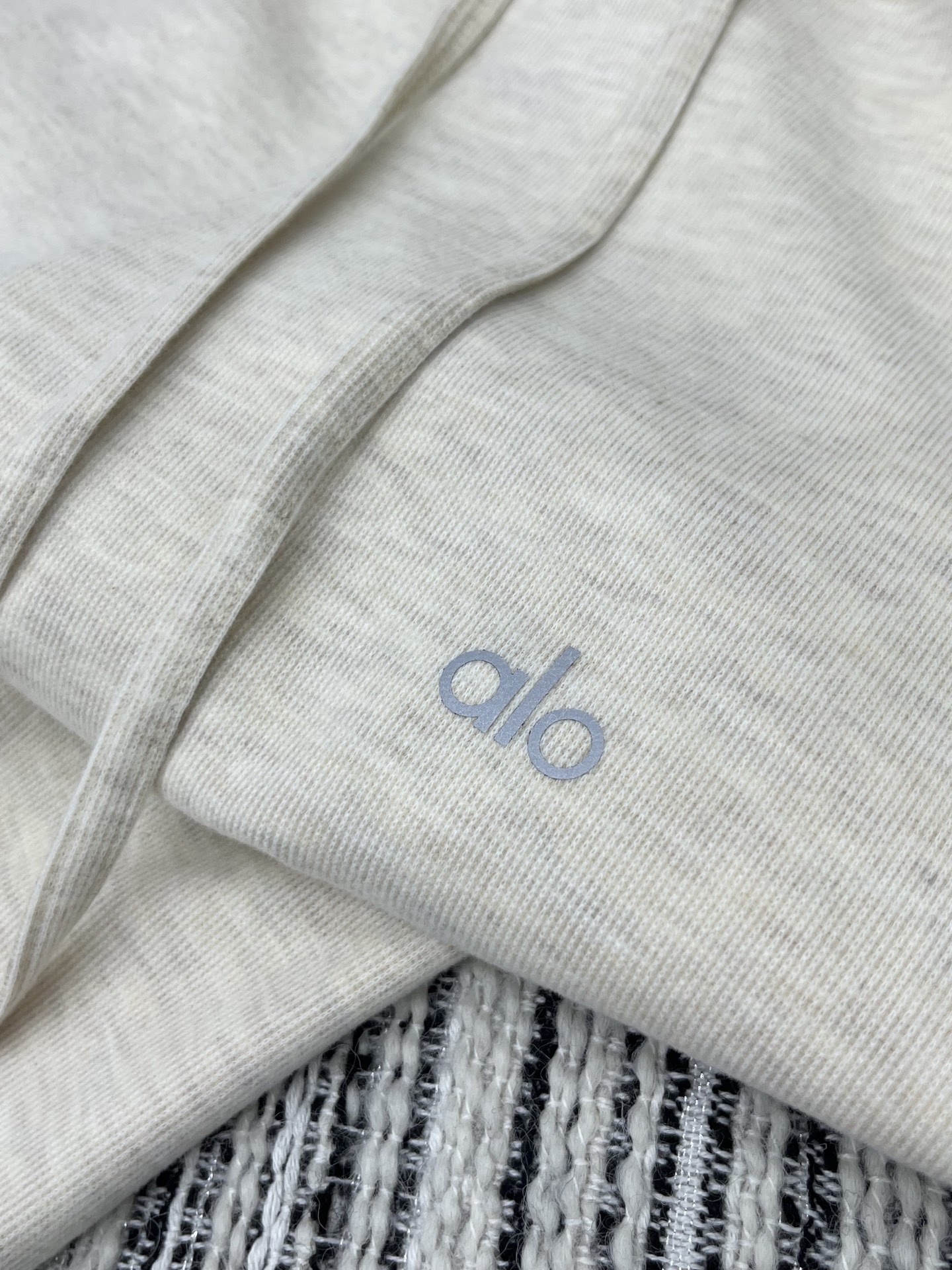 🛒𝐍𝐄𝐖 · 𝟐𝟎𝟐5/爆款现货

原单品质  Alo｜25春夏新品弹力休闲裤！
定制亲肤面料 极简主义