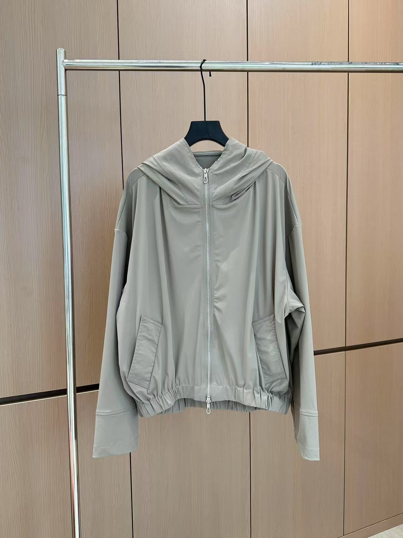 High-End Women’s Clothes 2025: Designer Sunscreen Suit with Elegant Leisure Fashion - 图片 3