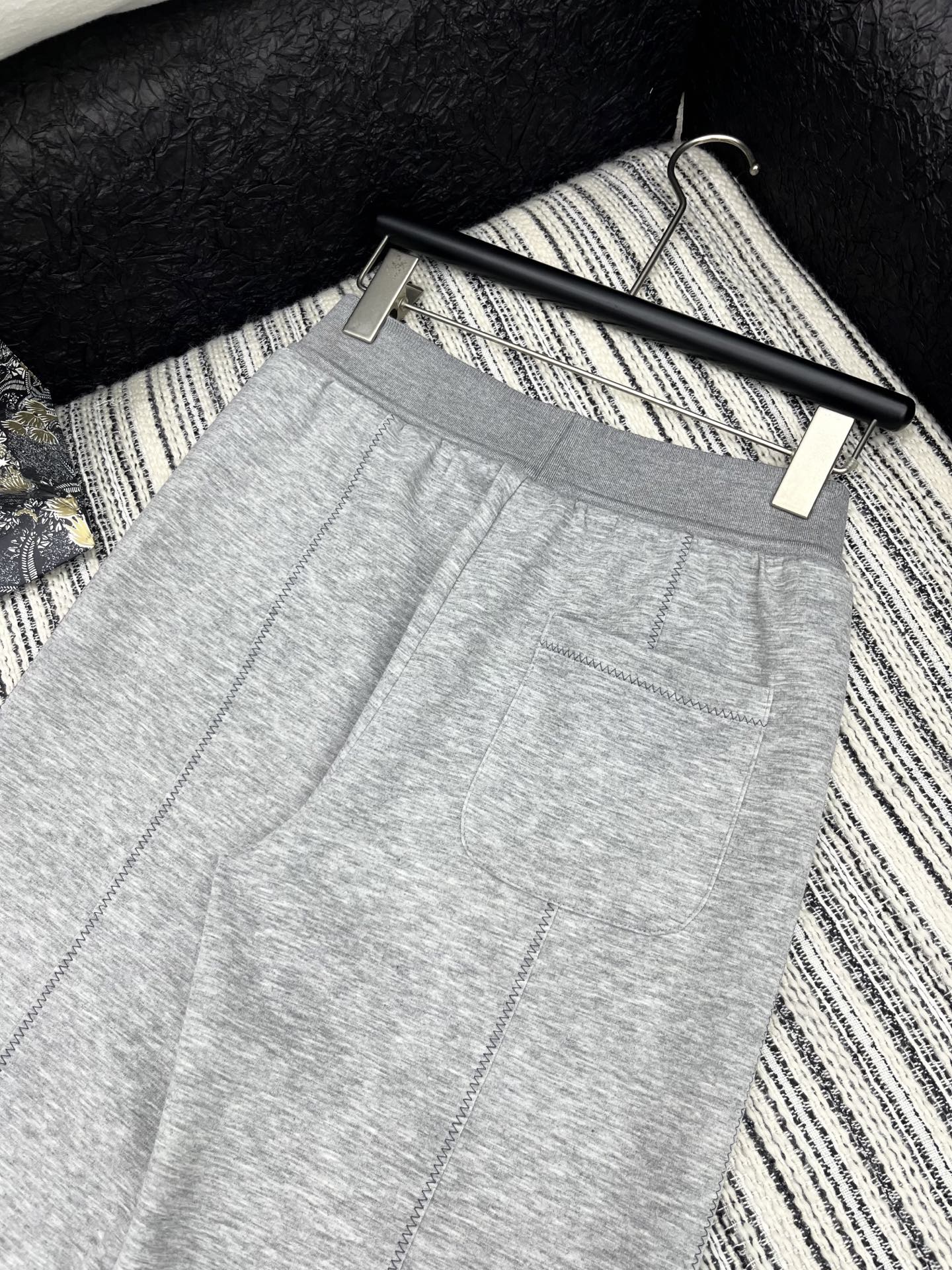 🛒𝐍𝐄𝐖 · 𝟐𝟎𝟐5/爆款现货

原单品质  Dio*｜25新款抽绳拼接休闲裤
颜色百搭高级  定制小