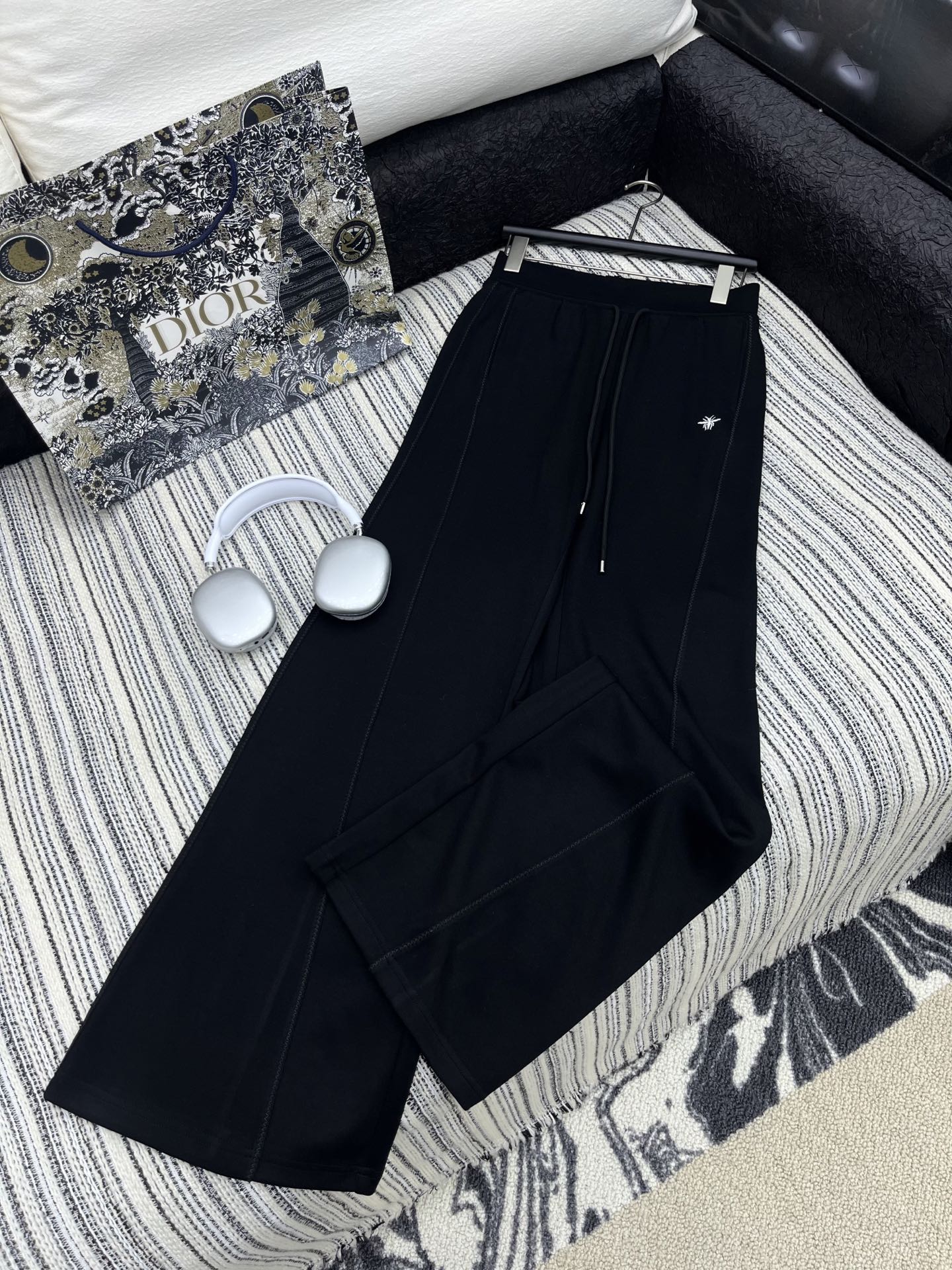 🛒𝐍𝐄𝐖 · 𝟐𝟎𝟐5/爆款现货

原单品质  Dio*｜25新款抽绳拼接休闲裤
颜色百搭高级  定制小