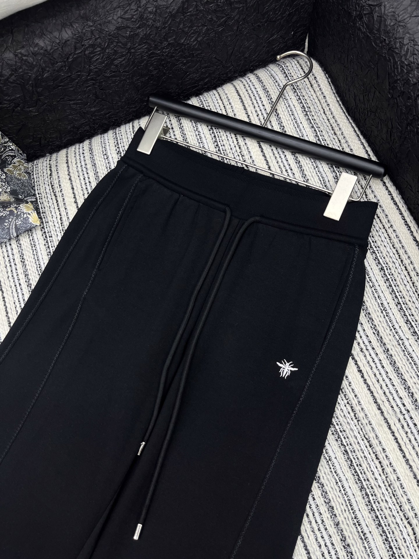 🛒𝐍𝐄𝐖 · 𝟐𝟎𝟐5/爆款现货

原单品质  Dio*｜25新款抽绳拼接休闲裤
颜色百搭高级  定制小
