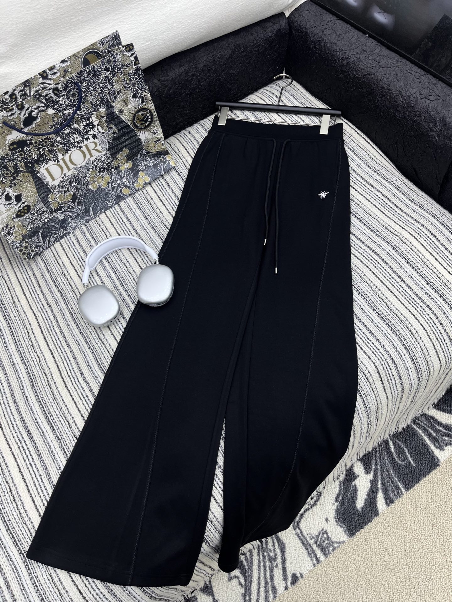 🛒𝐍𝐄𝐖 · 𝟐𝟎𝟐5/爆款现货

原单品质  Dio*｜25新款抽绳拼接休闲裤
颜色百搭高级  定制小