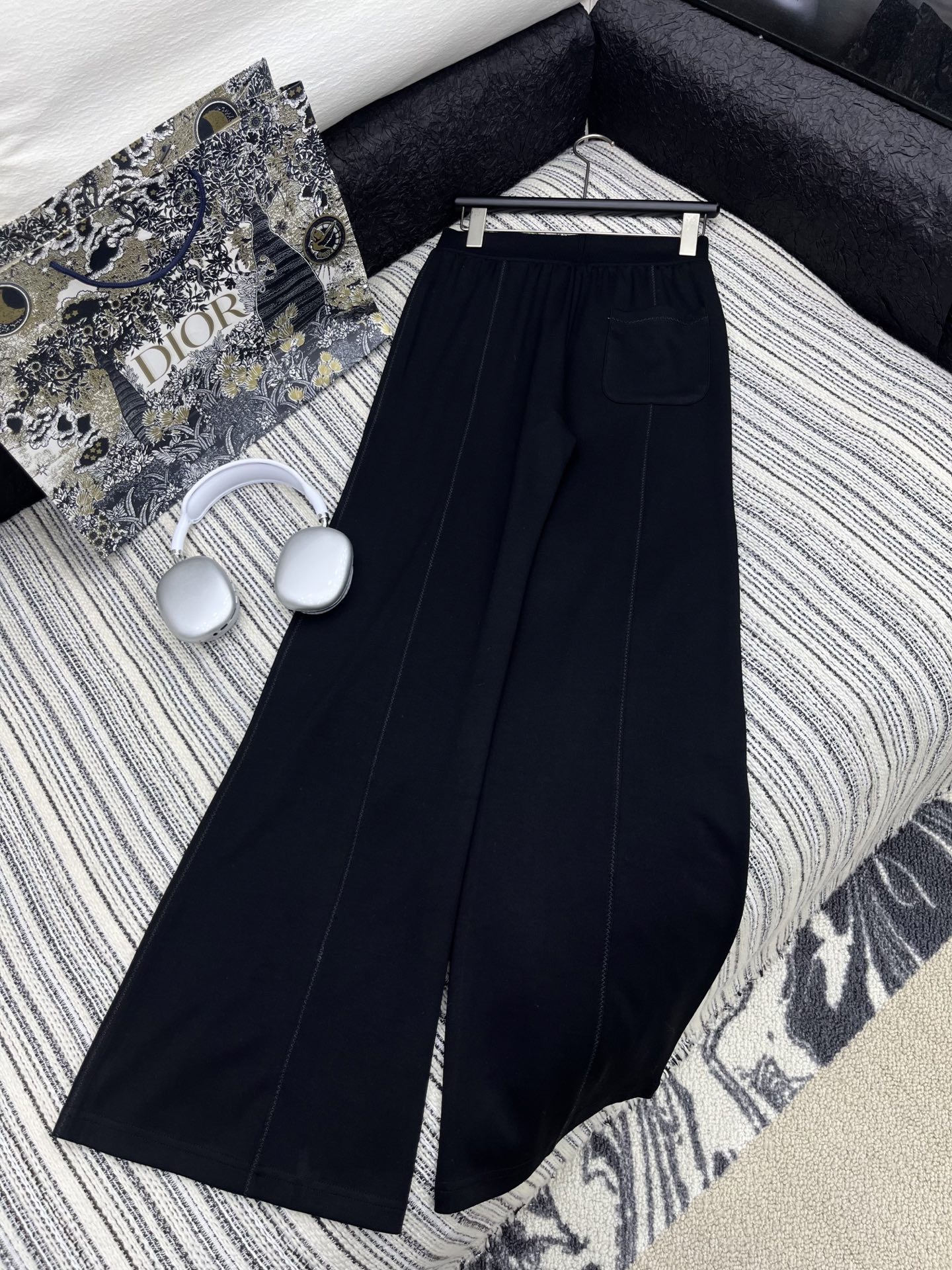 🛒𝐍𝐄𝐖 · 𝟐𝟎𝟐5/爆款现货

原单品质  Dio*｜25新款抽绳拼接休闲裤
颜色百搭高级  定制小