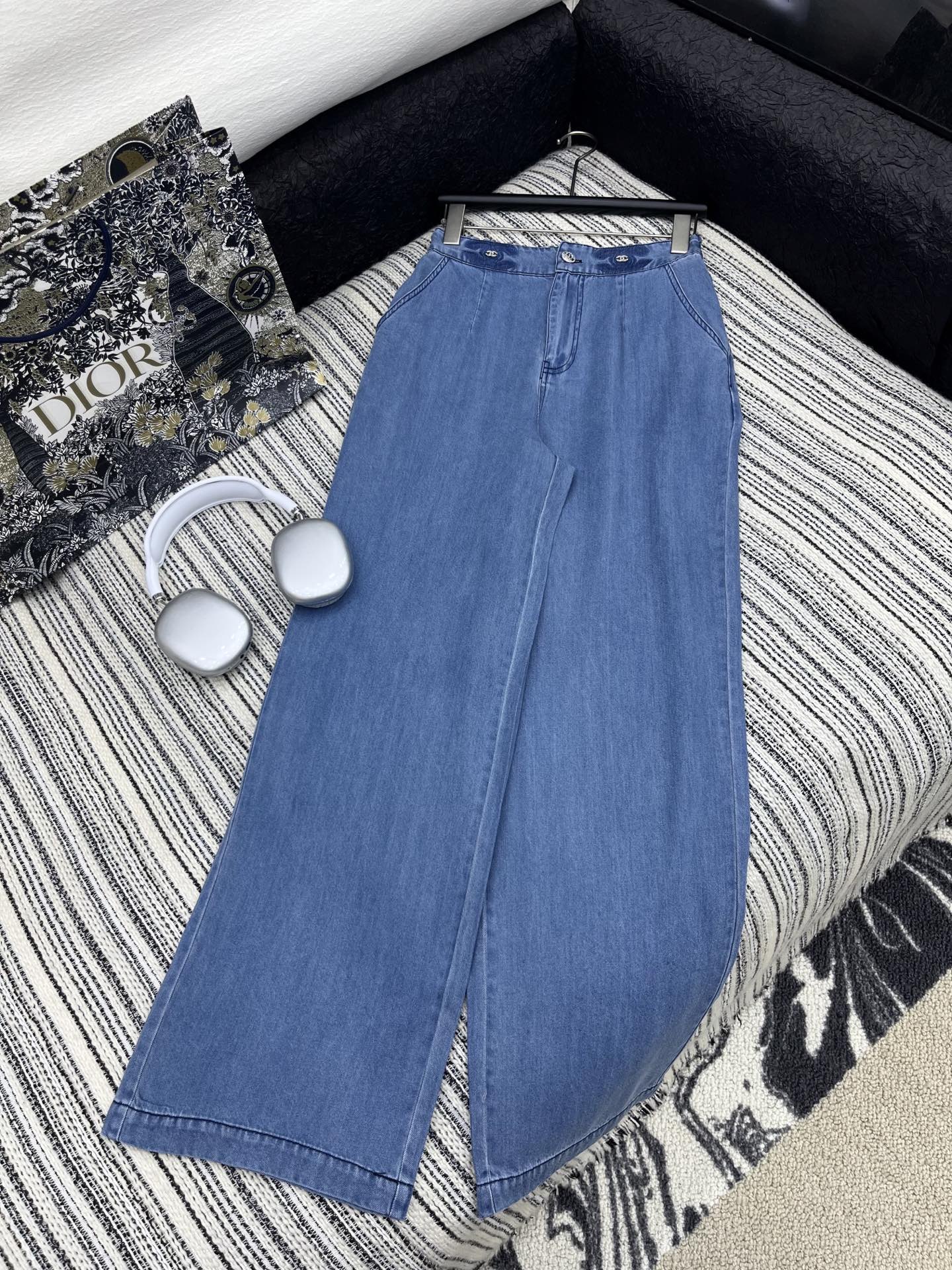 🛒𝐍𝐄𝐖 · 𝟐𝟎𝟐5/爆款现货

原单品质  Miu Mi*｜25新款撞色花边刺绣天丝牛仔裤
订制高品