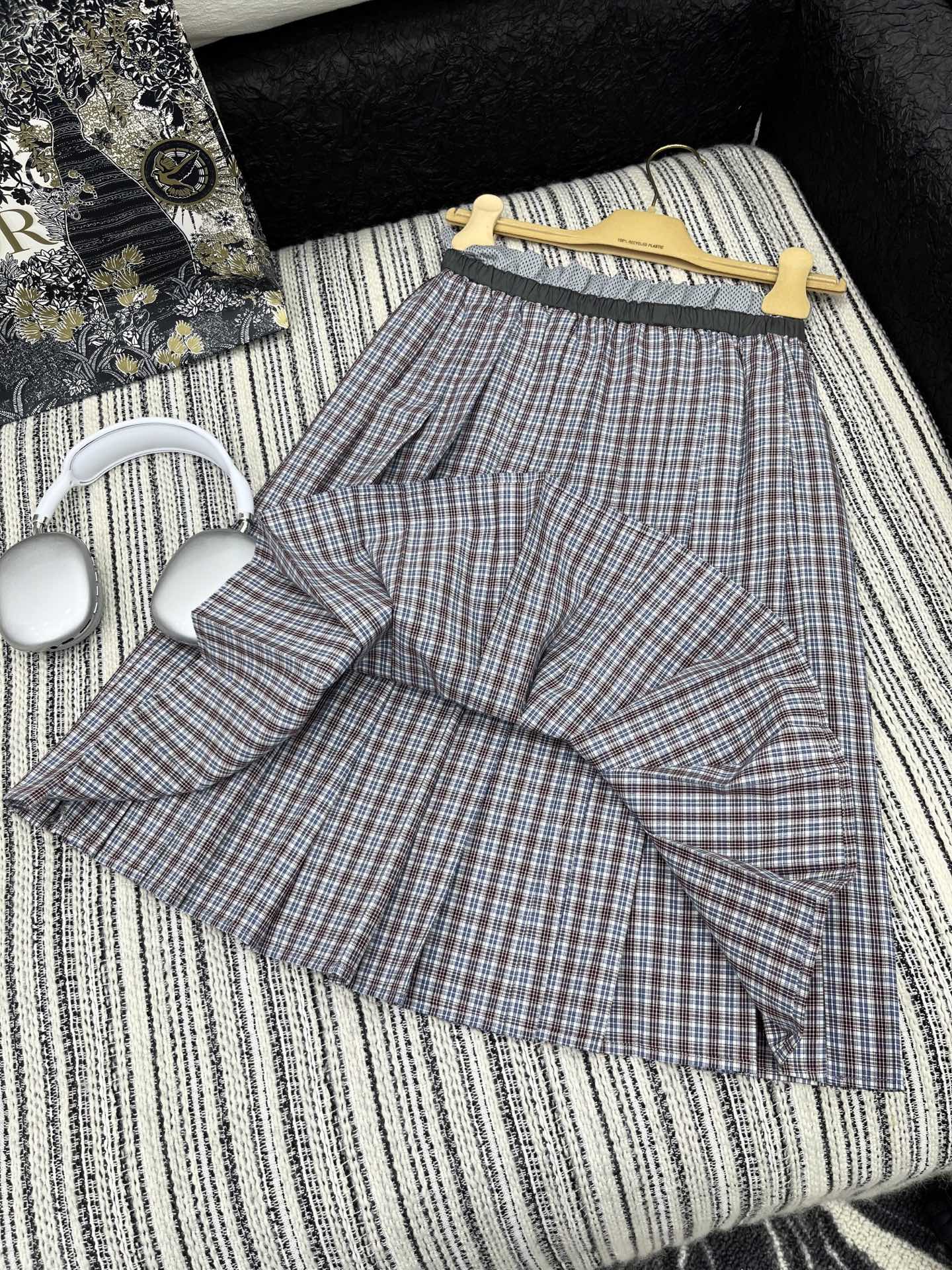 🛒𝐍𝐄𝐖 · 𝟐𝟎𝟐5/爆款现货

【原版定制】 Miu Mi*｜25新款松紧百褶格纹半裙
经典色系 定