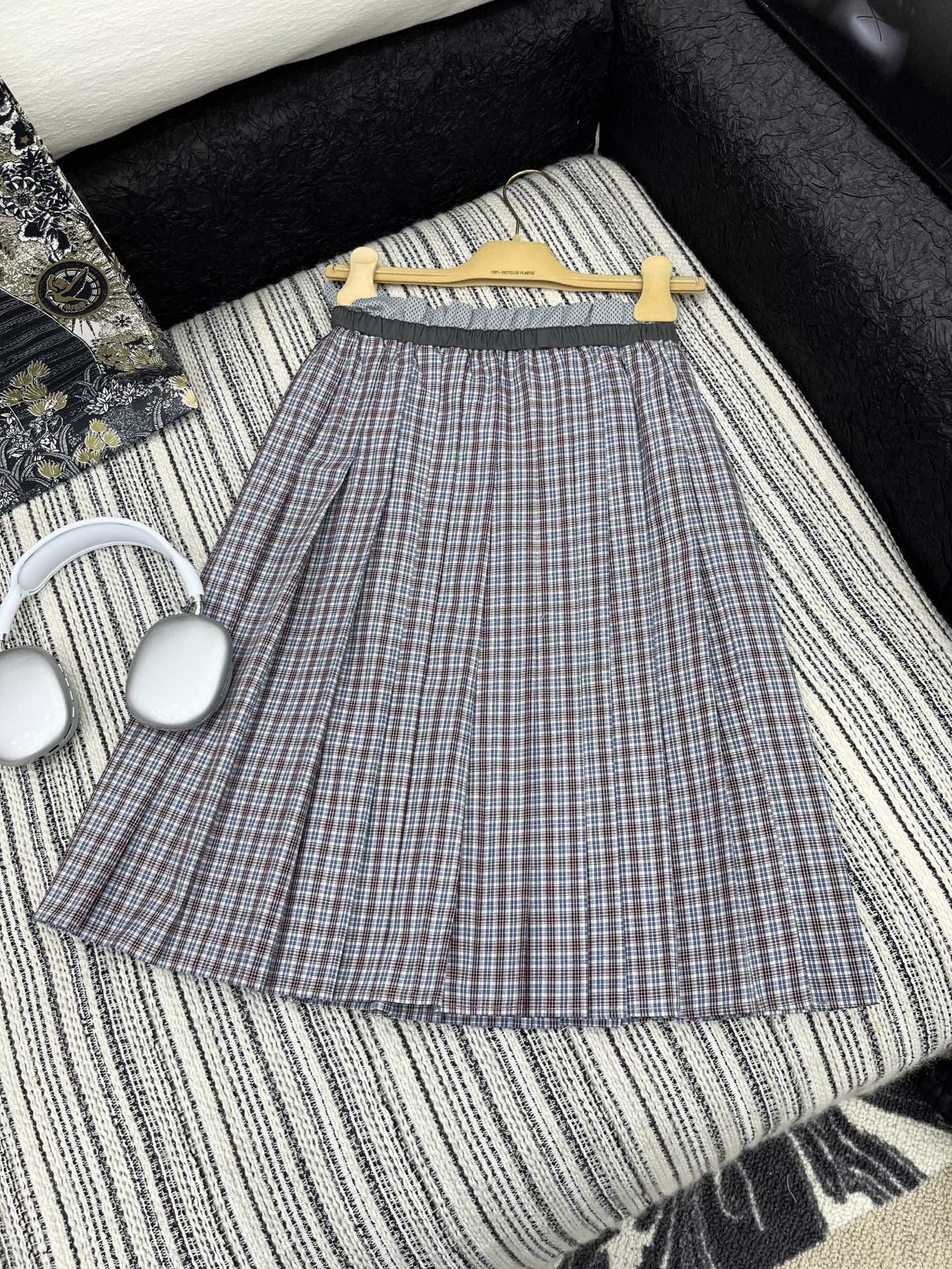 🛒𝐍𝐄𝐖 · 𝟐𝟎𝟐5/爆款现货

【原版定制】 Miu Mi*｜25新款松紧百褶格纹半裙
经典色系 定