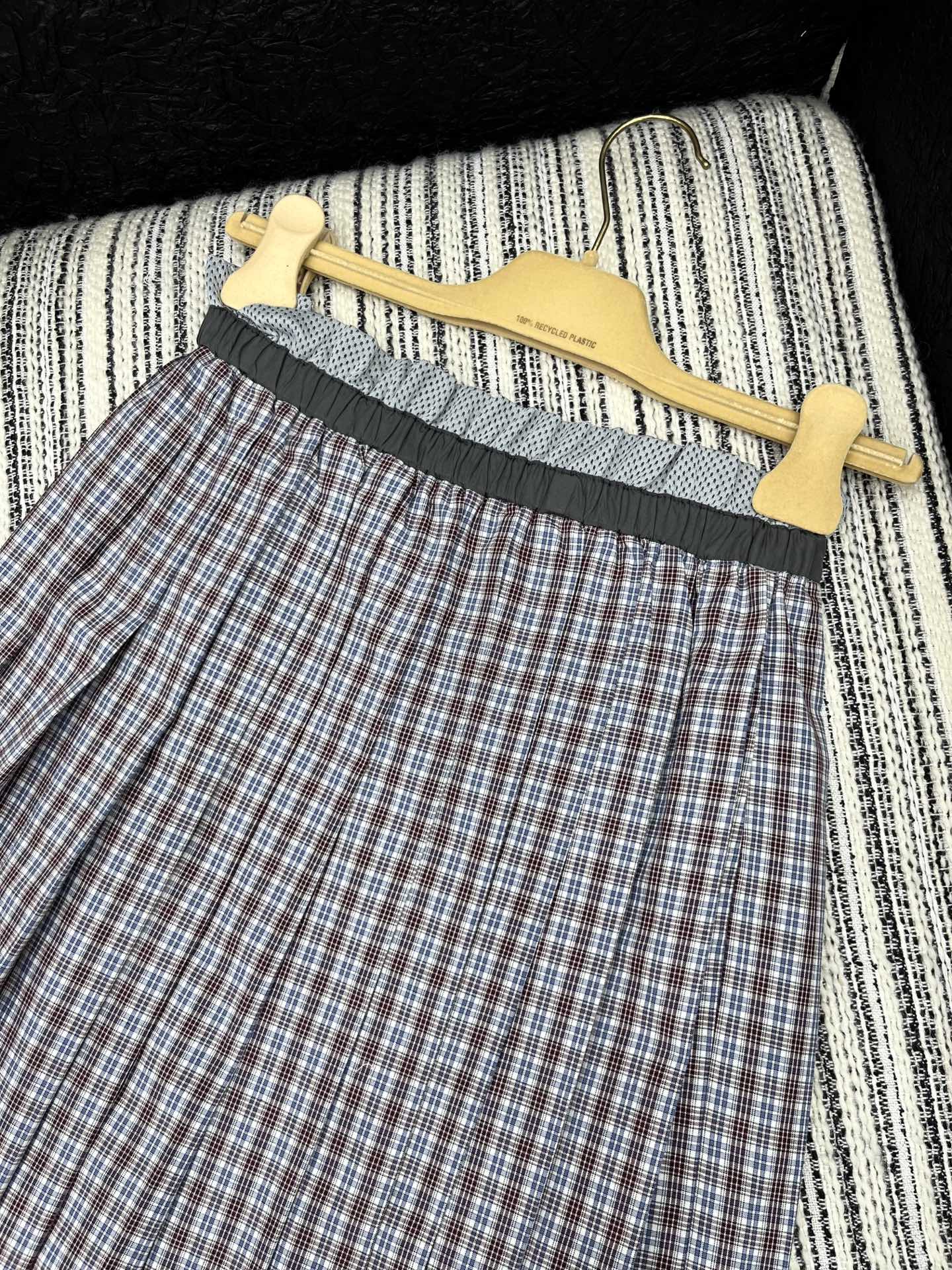🛒𝐍𝐄𝐖 · 𝟐𝟎𝟐5/爆款现货

【原版定制】 Miu Mi*｜25新款松紧百褶格纹半裙
经典色系 定