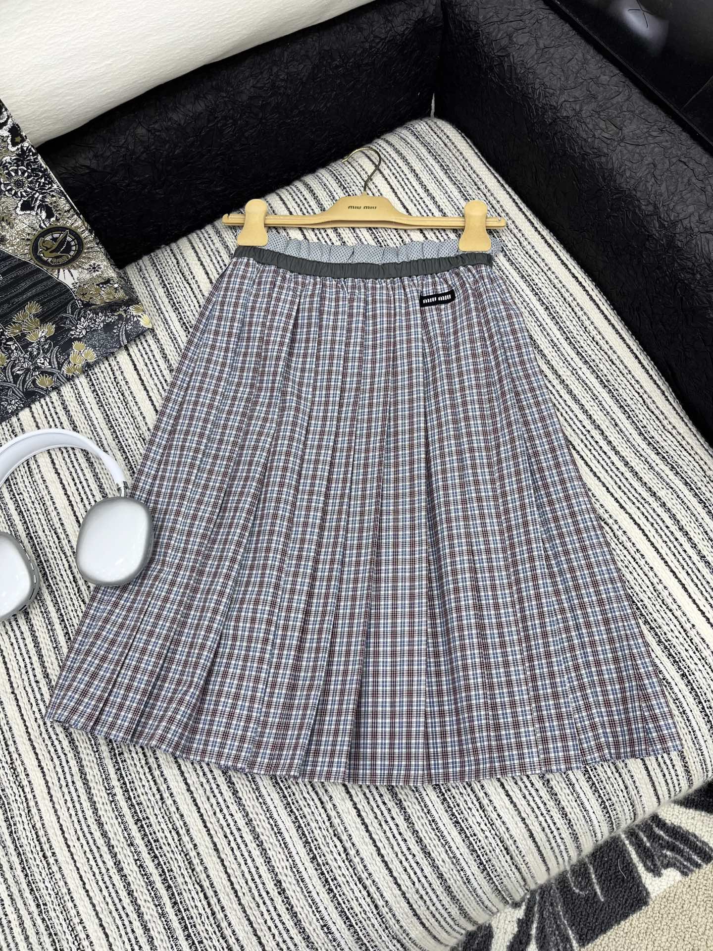 🛒𝐍𝐄𝐖 · 𝟐𝟎𝟐5/爆款现货

【原版定制】 Miu Mi*｜25新款松紧百褶格纹半裙
经典色系 定