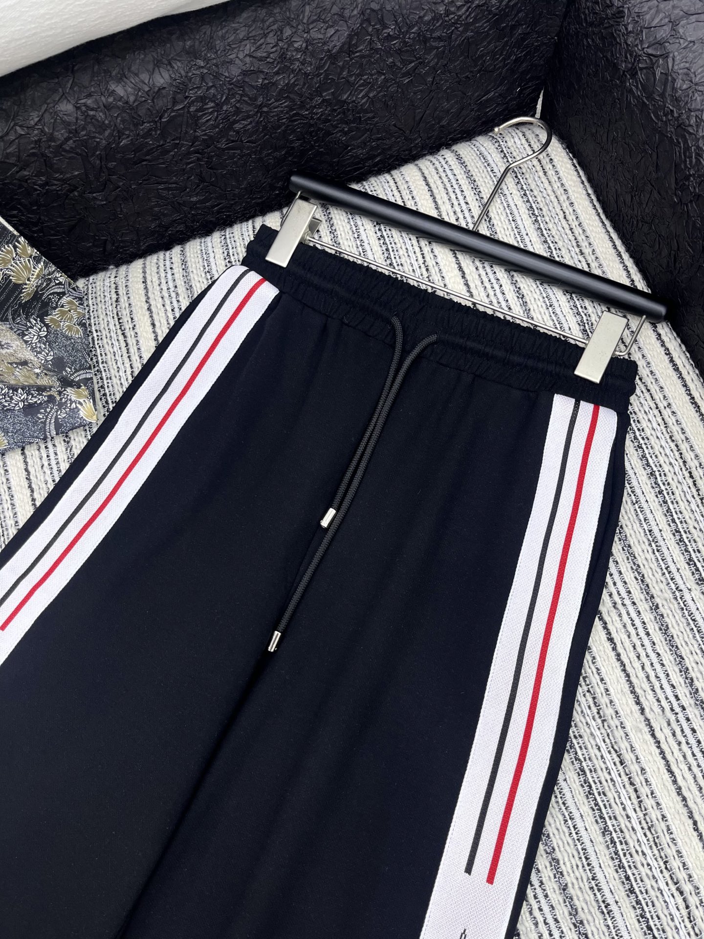 🛒𝐍𝐄𝐖 · 𝟐𝟎𝟐5/爆款现货

原单品质  Dio*｜25新款运动休闲裤
重工抽绳松紧腰工艺   高