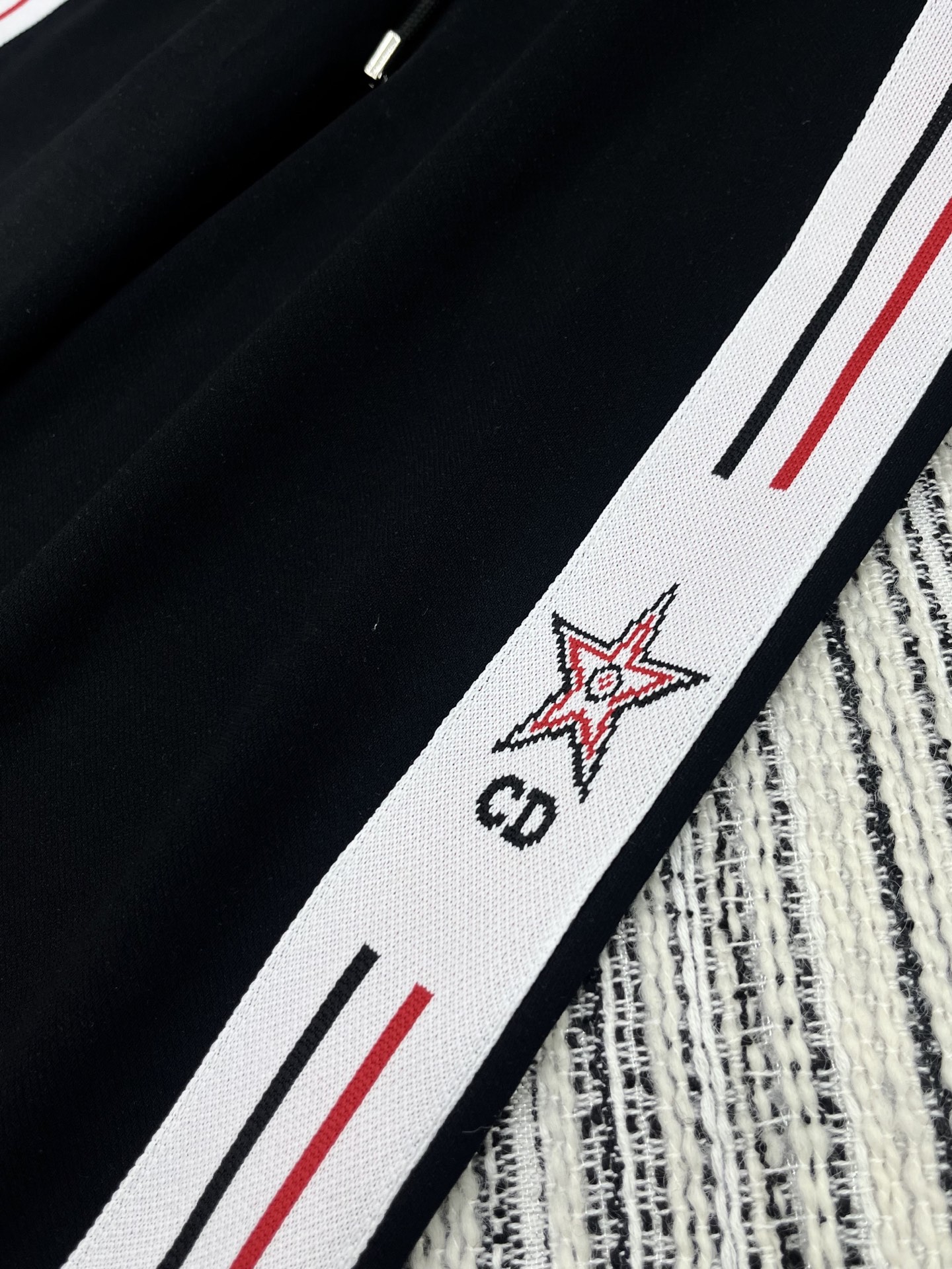 🛒𝐍𝐄𝐖 · 𝟐𝟎𝟐5/爆款现货

原单品质  Dio*｜25新款运动休闲裤
重工抽绳松紧腰工艺   高