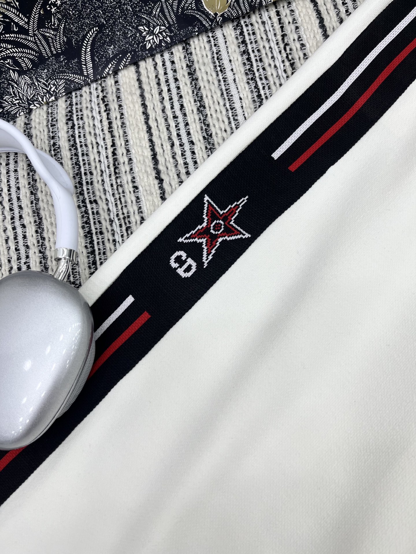 🛒𝐍𝐄𝐖 · 𝟐𝟎𝟐5/爆款现货

原单品质  Dio*｜25新款运动休闲裤
重工抽绳松紧腰工艺   高