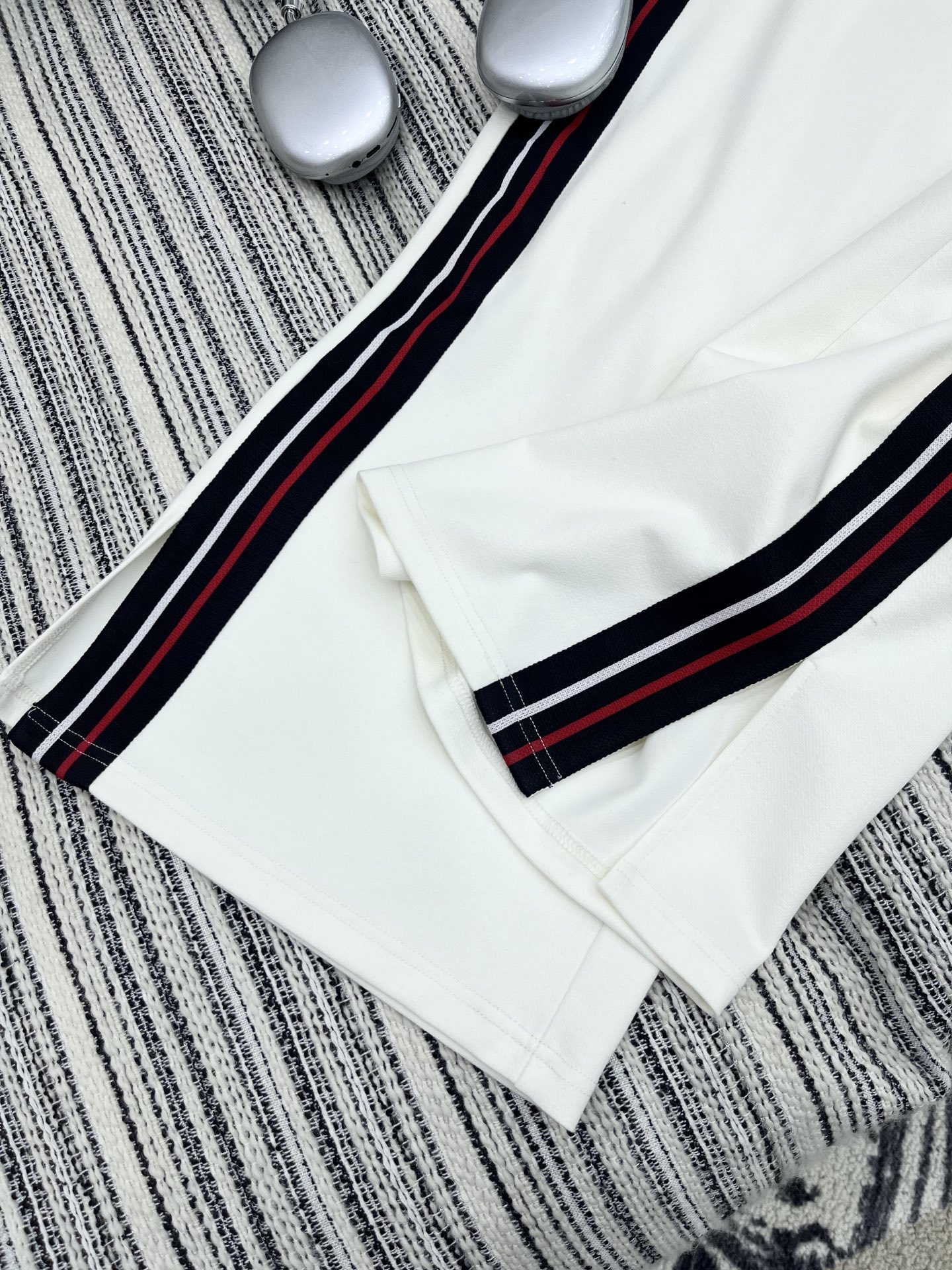 🛒𝐍𝐄𝐖 · 𝟐𝟎𝟐5/爆款现货

原单品质  Dio*｜25新款运动休闲裤
重工抽绳松紧腰工艺   高