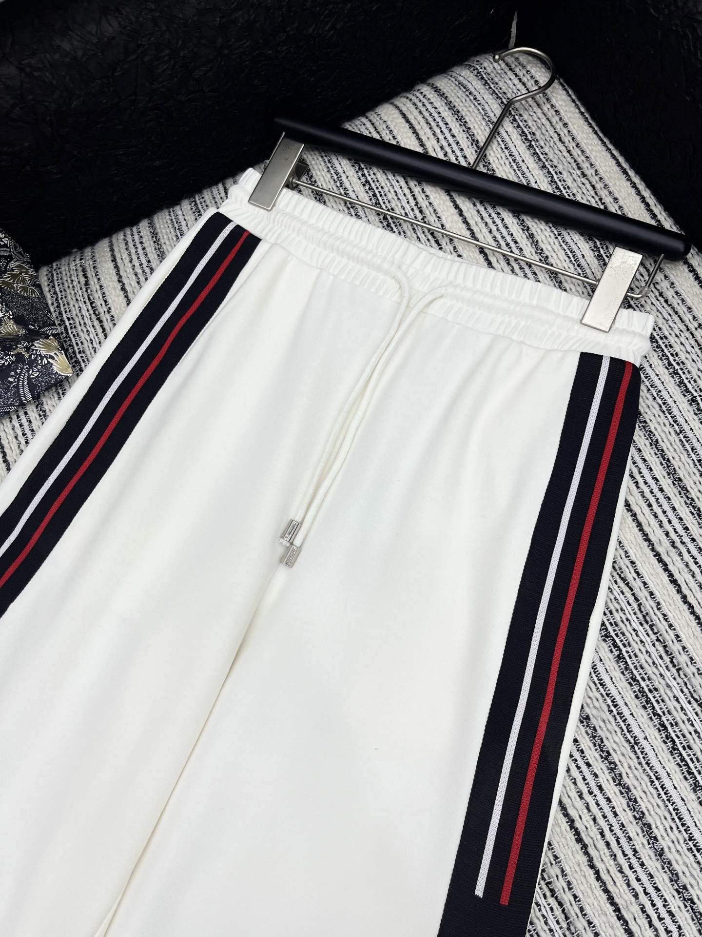🛒𝐍𝐄𝐖 · 𝟐𝟎𝟐5/爆款现货

原单品质  Dio*｜25新款运动休闲裤
重工抽绳松紧腰工艺   高
