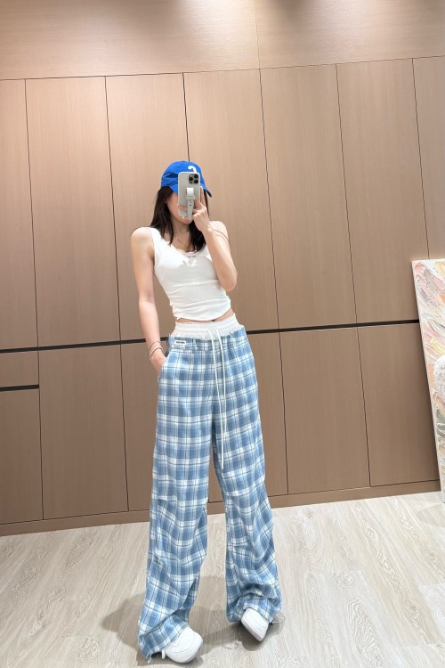 Miu Miu Plaid Wide-Leg Pants and Tank Top Set - Stylish and Versatile 1 Miu Miu Plaid Wide-Leg Pants and Tank Top Set - Stylish and Versatile