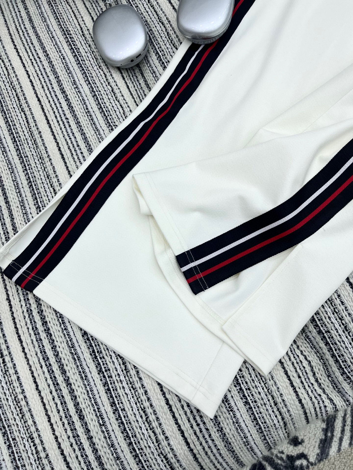 🛒𝐍𝐄𝐖 · 𝟐𝟎𝟐5/爆款现货

原单品质  Dio*｜25新款运动休闲裤
重工抽绳松紧腰工艺   高