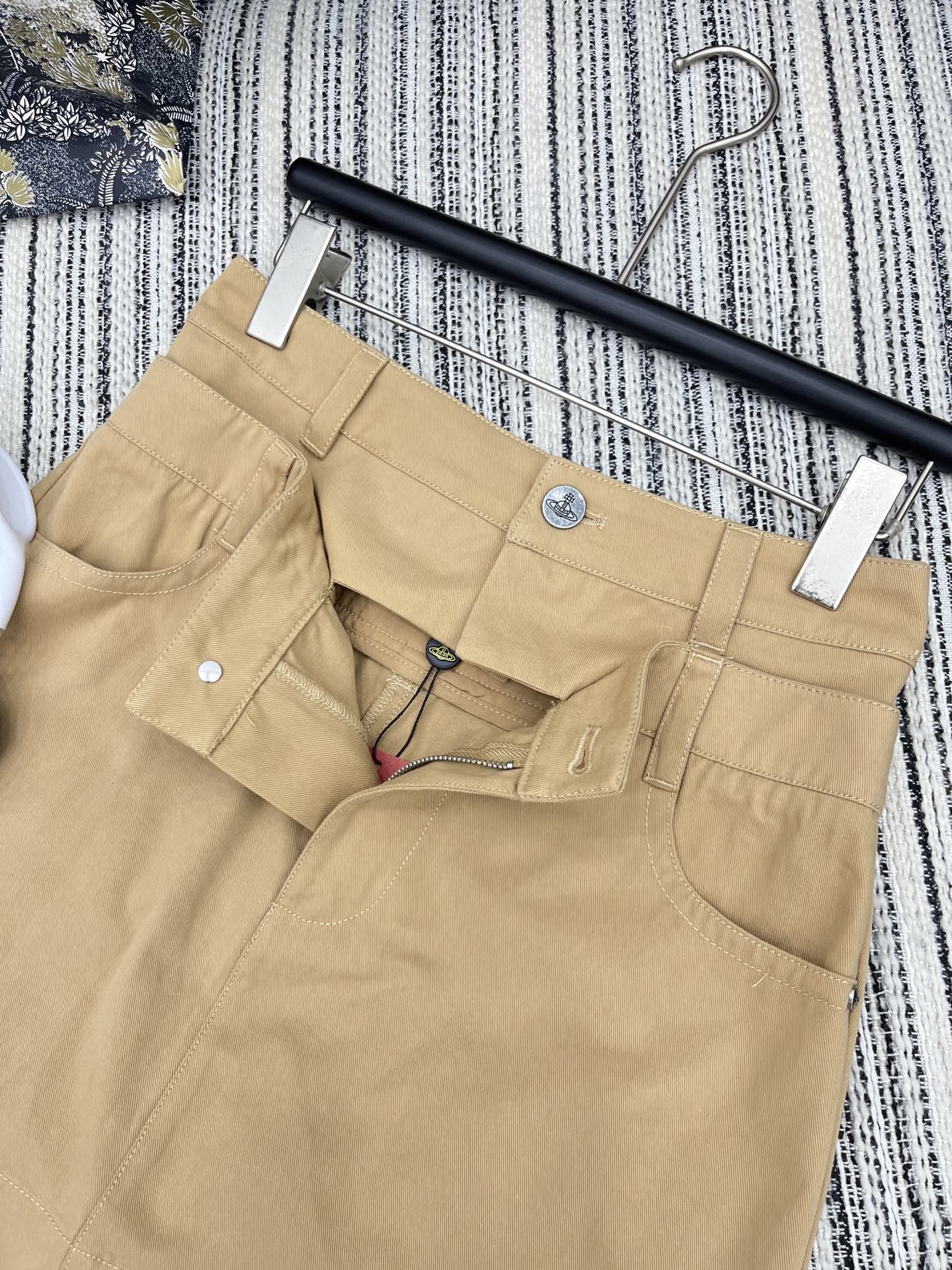 High Quality Women’s Clothes with Customized Fabrics and Visual Glamour - 图片 5