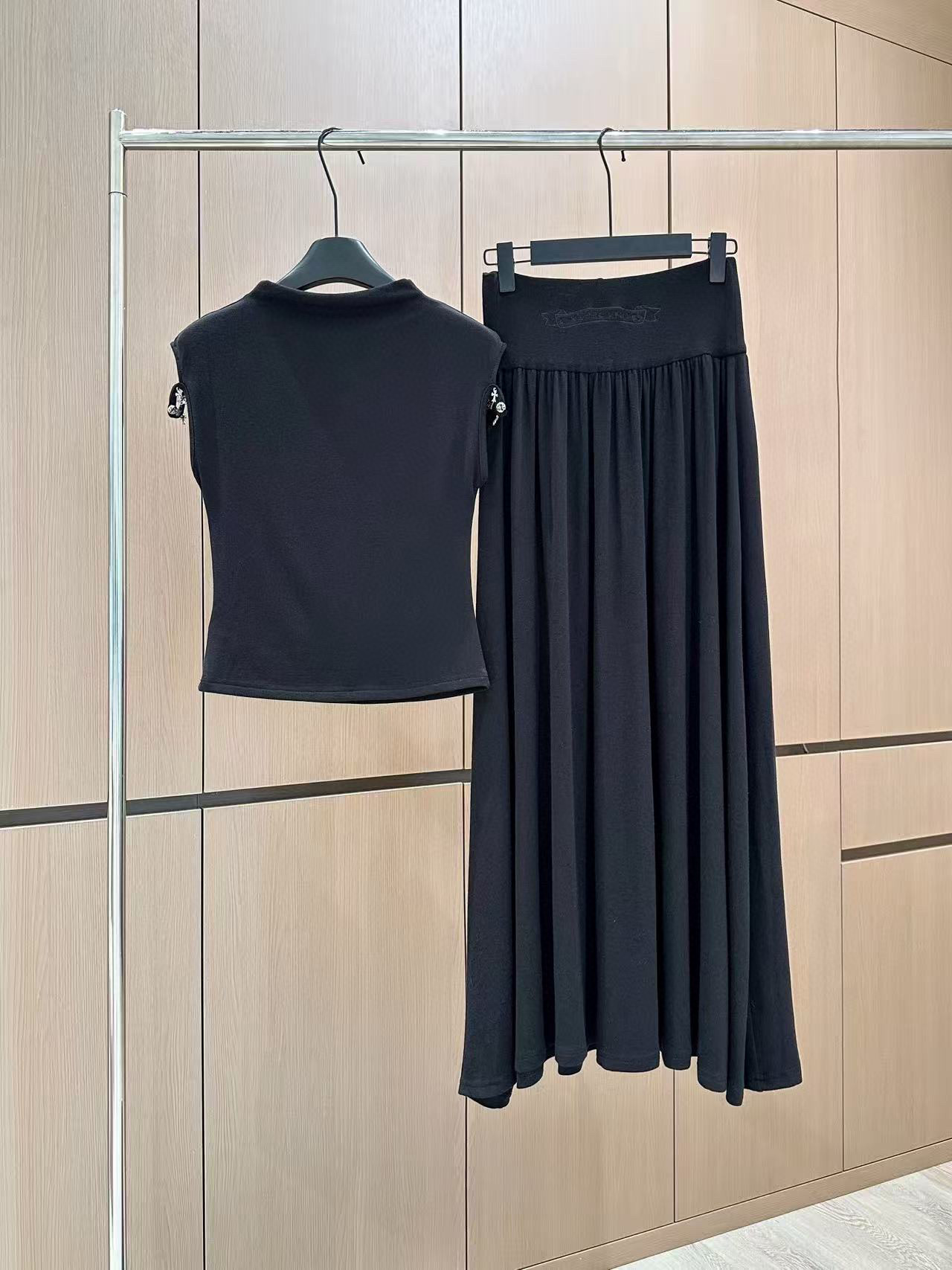 2025 High Quality Women’s Clothes: Elegant, Leisure, Fashionable. Black, S M L Sizes. - 图片 2