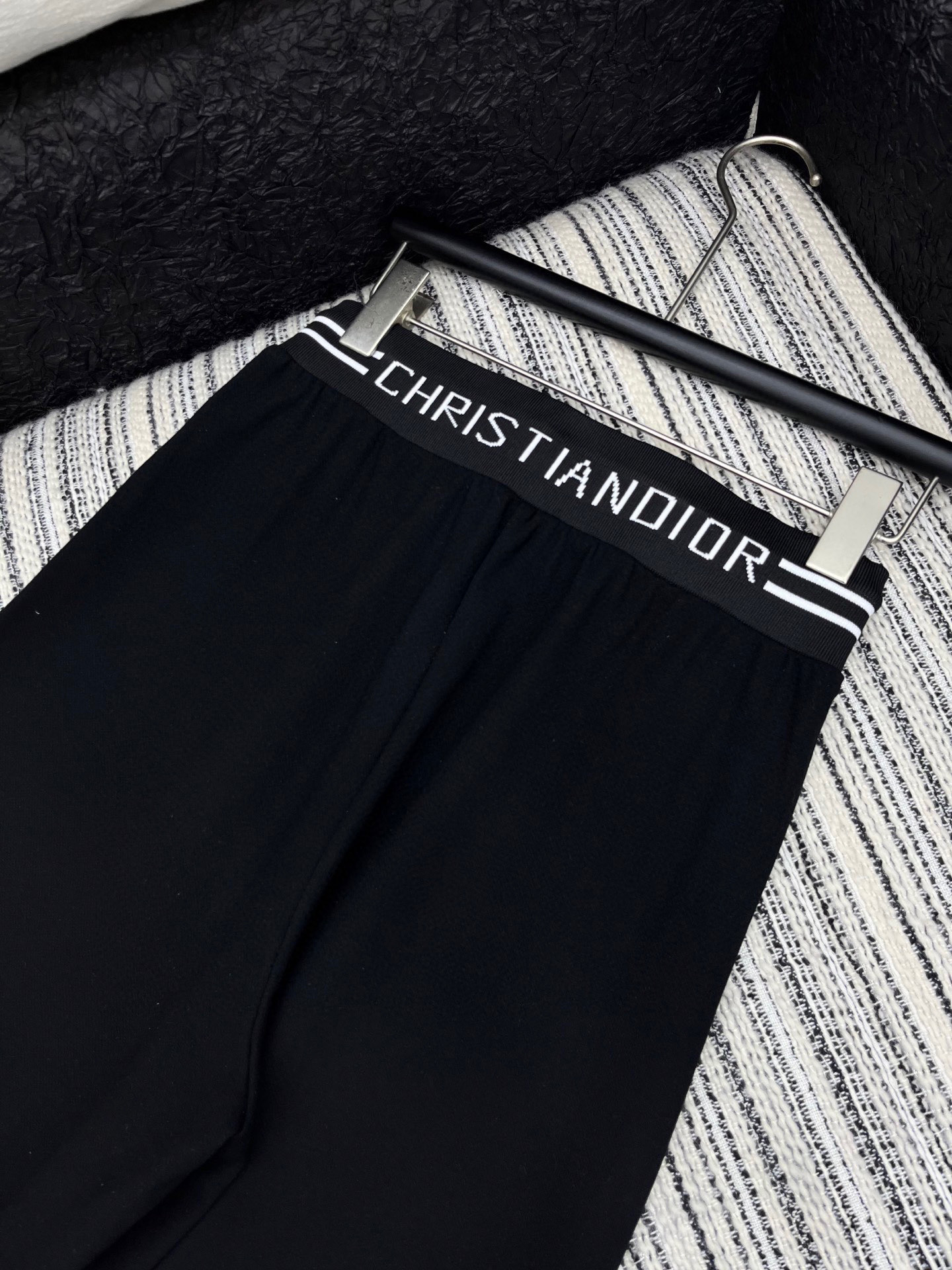 🛒𝐍𝐄𝐖 · 𝟐𝟎𝟐5/爆款现货

原单品质  Dio*｜25新款运动休闲裤
重工抽绳松紧腰工艺   高
