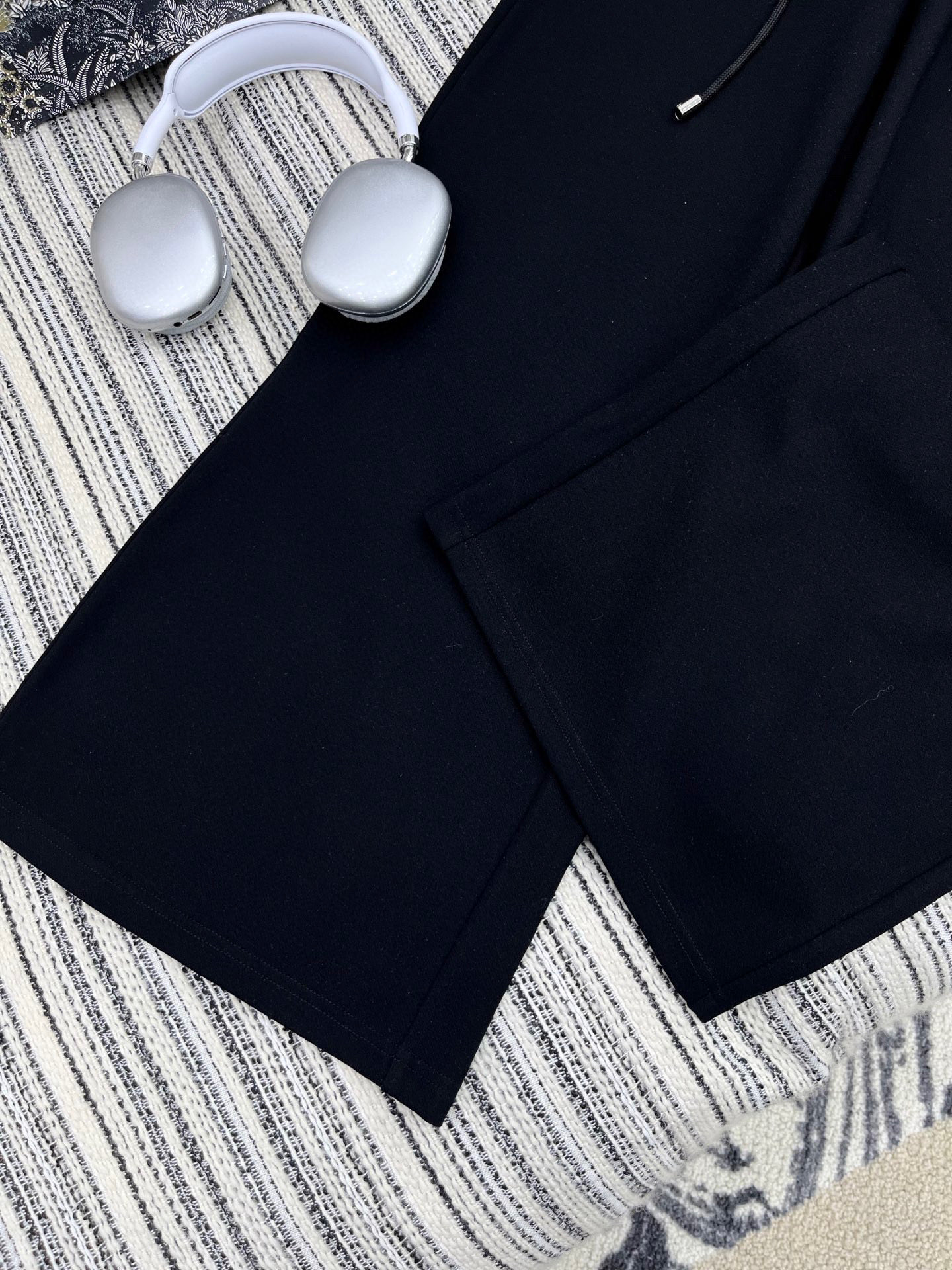 🛒𝐍𝐄𝐖 · 𝟐𝟎𝟐5/爆款现货

原单品质  Dio*｜25新款运动休闲裤
重工抽绳松紧腰工艺   高