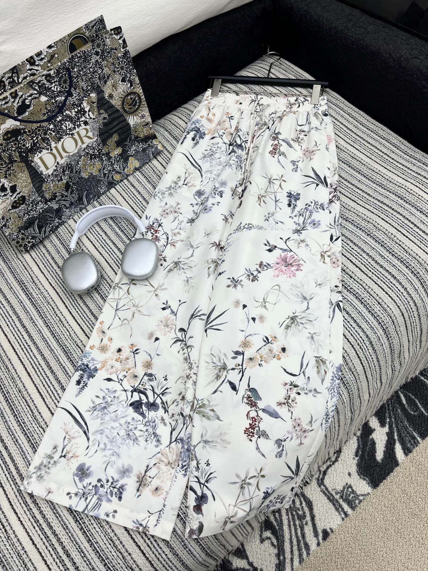 Dior Women's Floral Print Casual Pants | Elegant, Comfortable, and Stylish