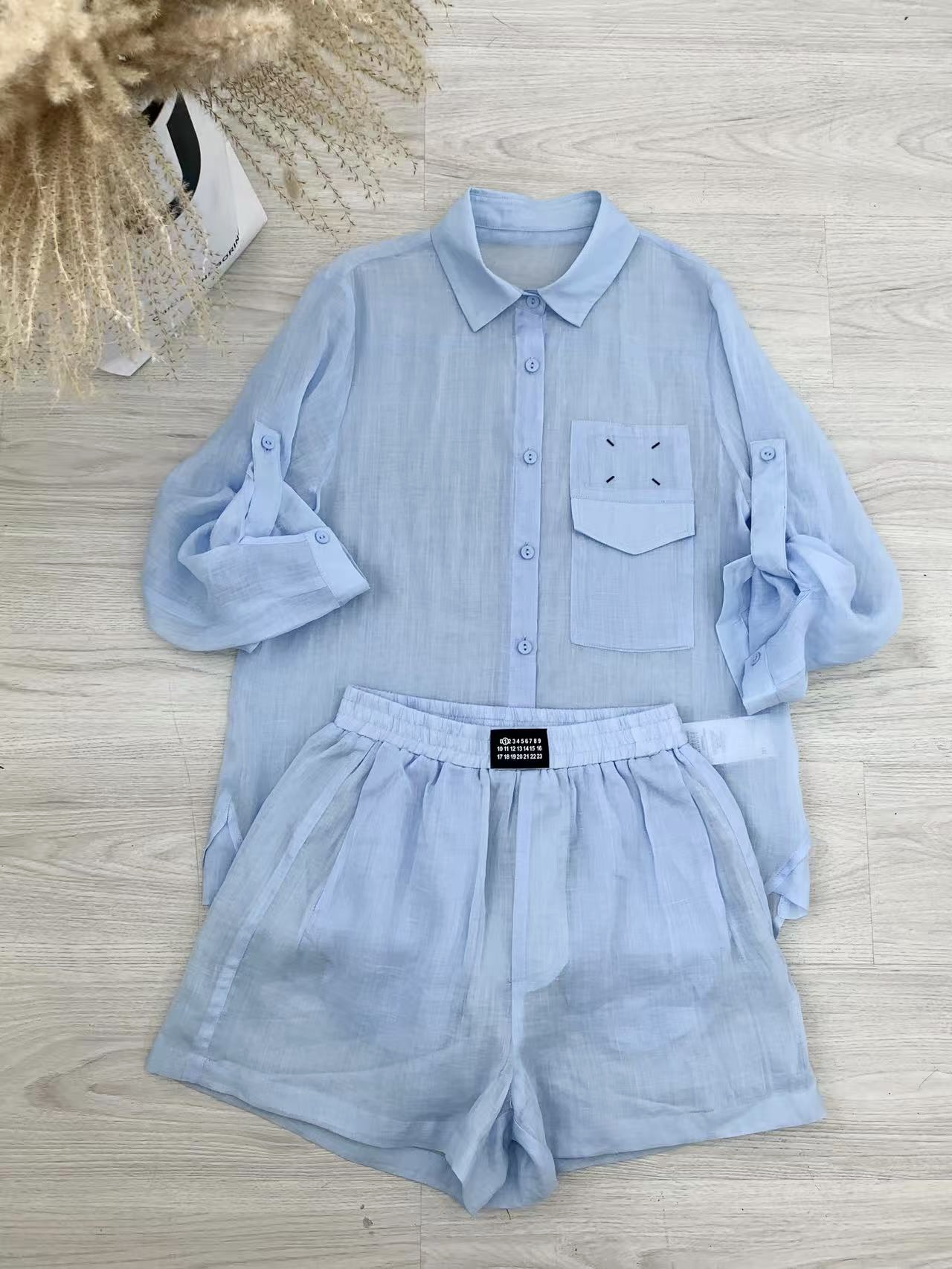 2025 High Quality Women’s Clothes: MM6 Shirts and Shorts, Delicate Fabrics and Details - 图片 2