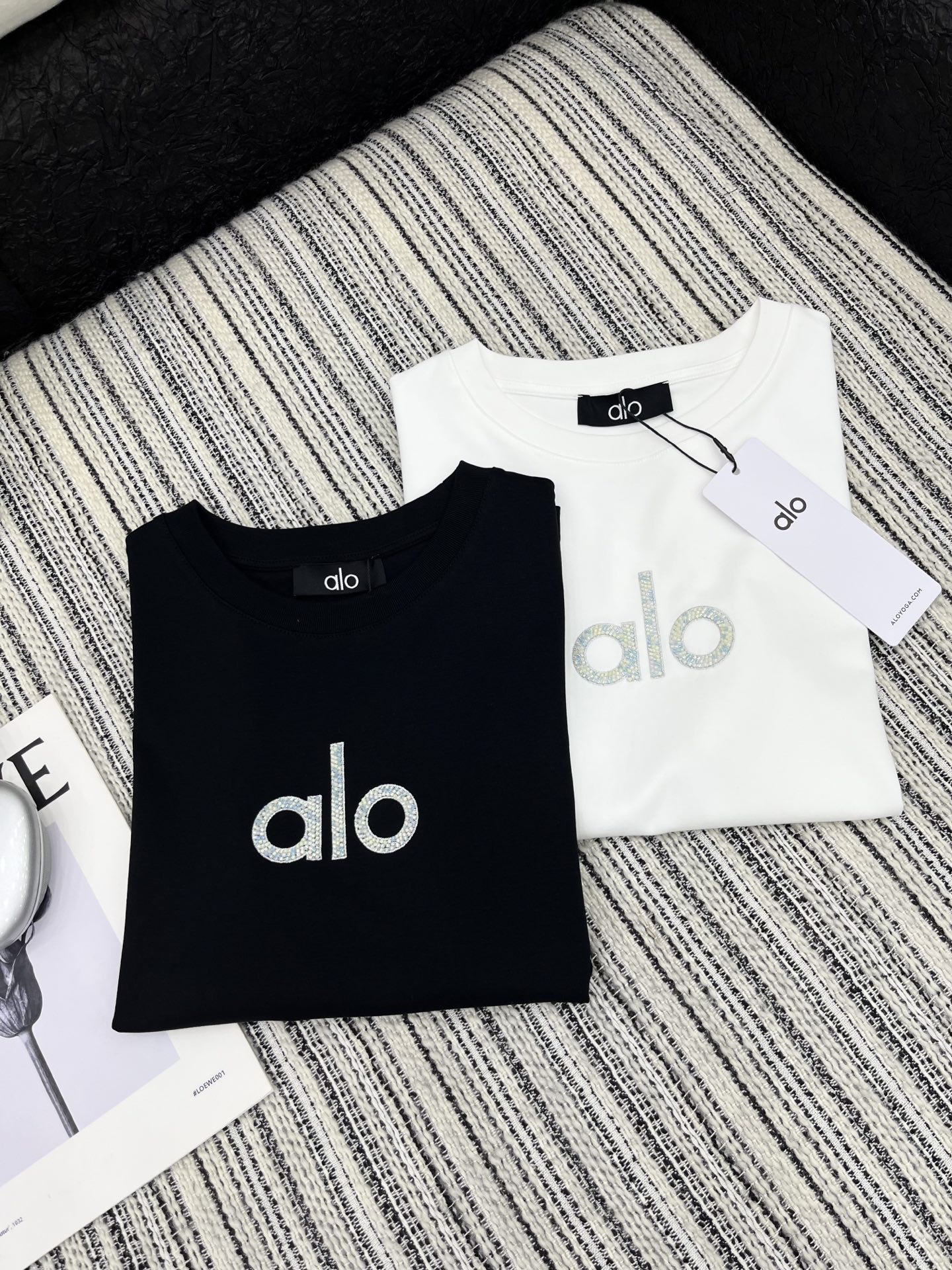 High-Quality Women’s Clothing: Cotton T-Shirt with Embroidery, Black & White, Various Sizes - 图片 5