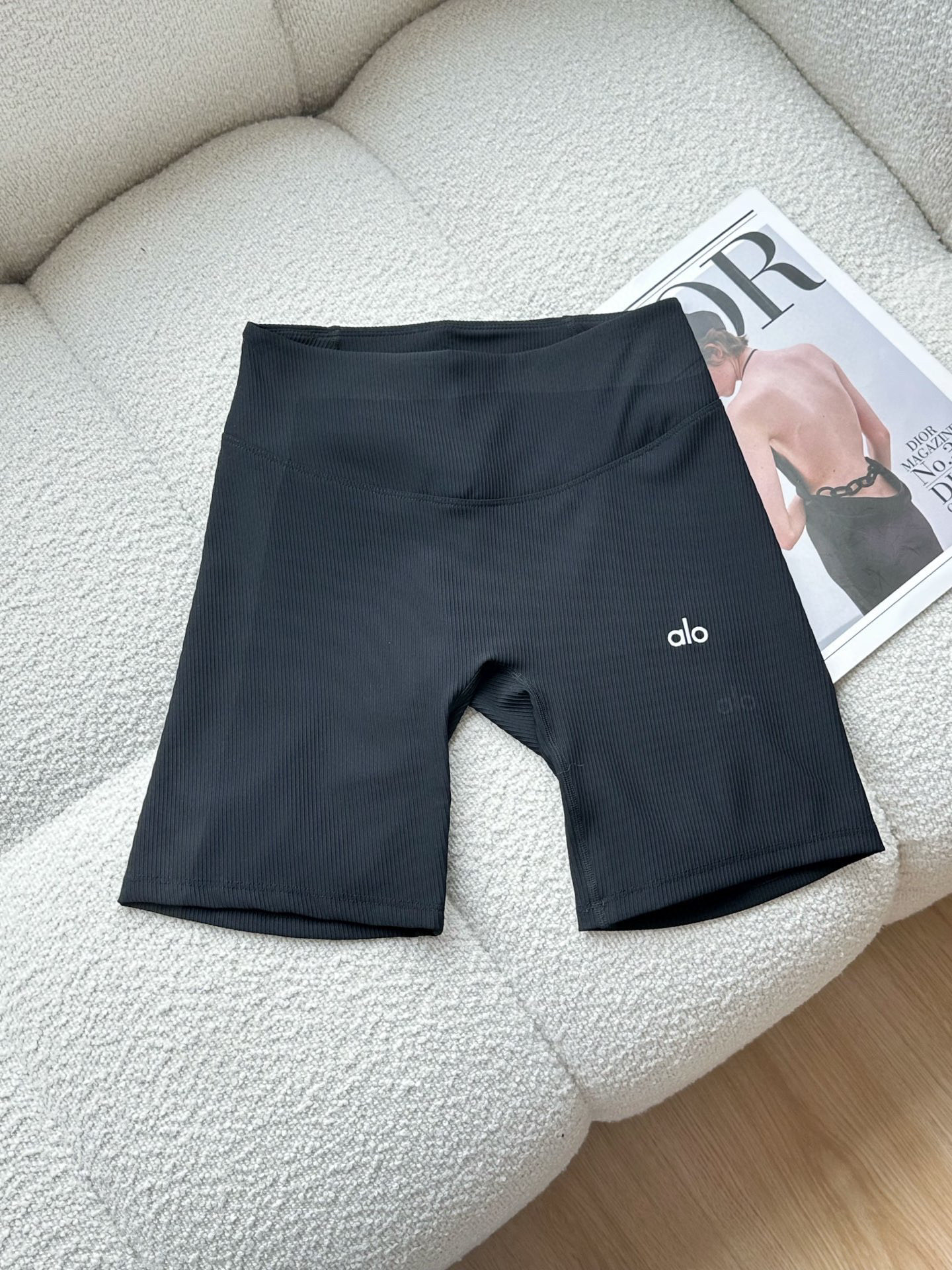 High-End Custom Women’s Clothing: Original Quality, Elegant, Black & White, High-Density Silk. - 图片 4
