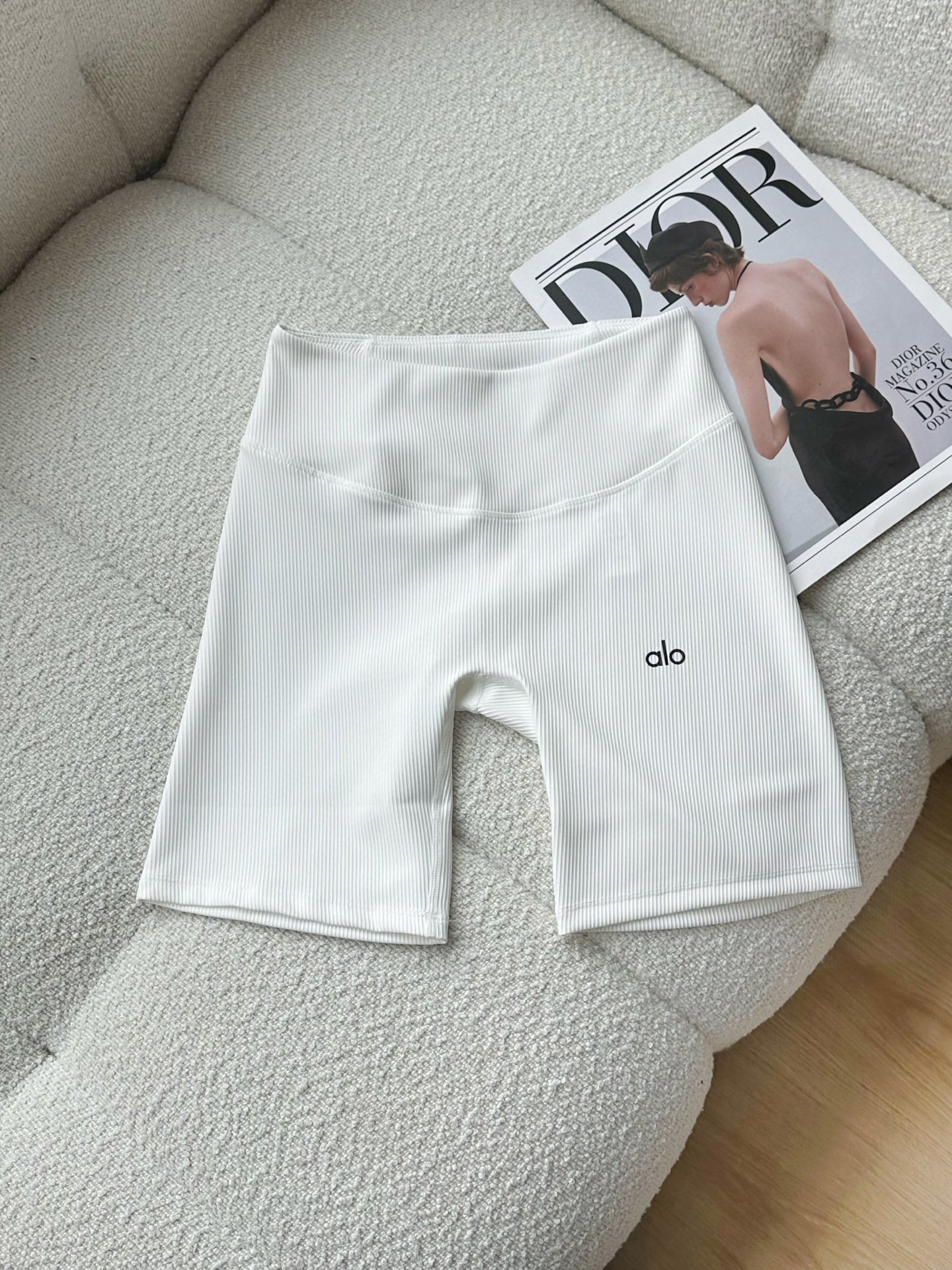 High-End Custom Women’s Clothing: Original Quality, Elegant, Black & White, High-Density Silk. - 图片 3