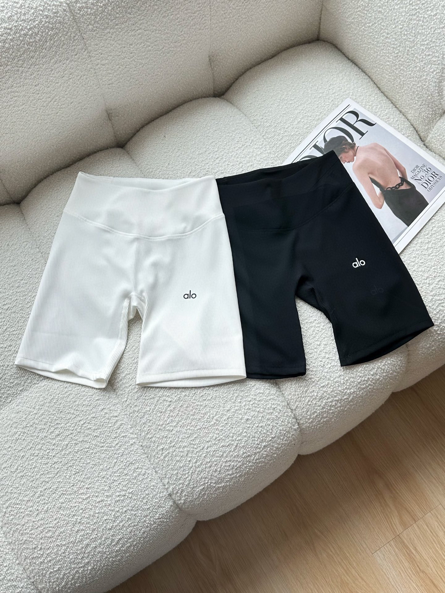 High-End Custom Women’s Clothing: Original Quality, Elegant, Black & White, High-Density Silk. - 图片 1